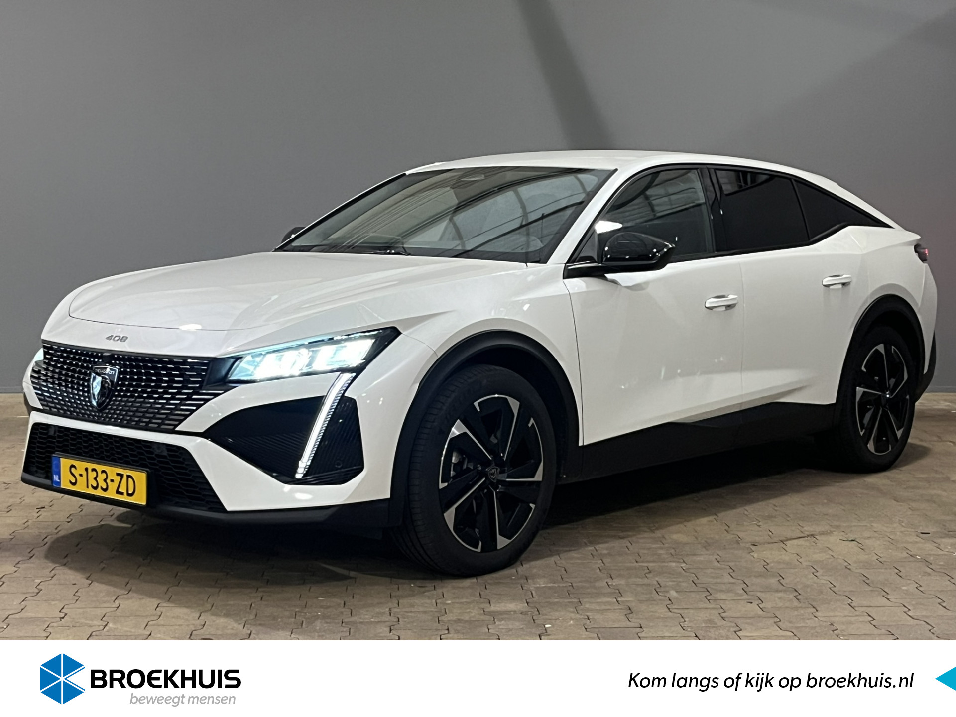 Peugeot 408 1.2 Allure Pack 130PK Automaat | Camera | Navigatie | Parkeersensoren Voor + Achter | Apple/Android Carplay | Trekhaak | 17" Lichtmetaal | Keyless | LED