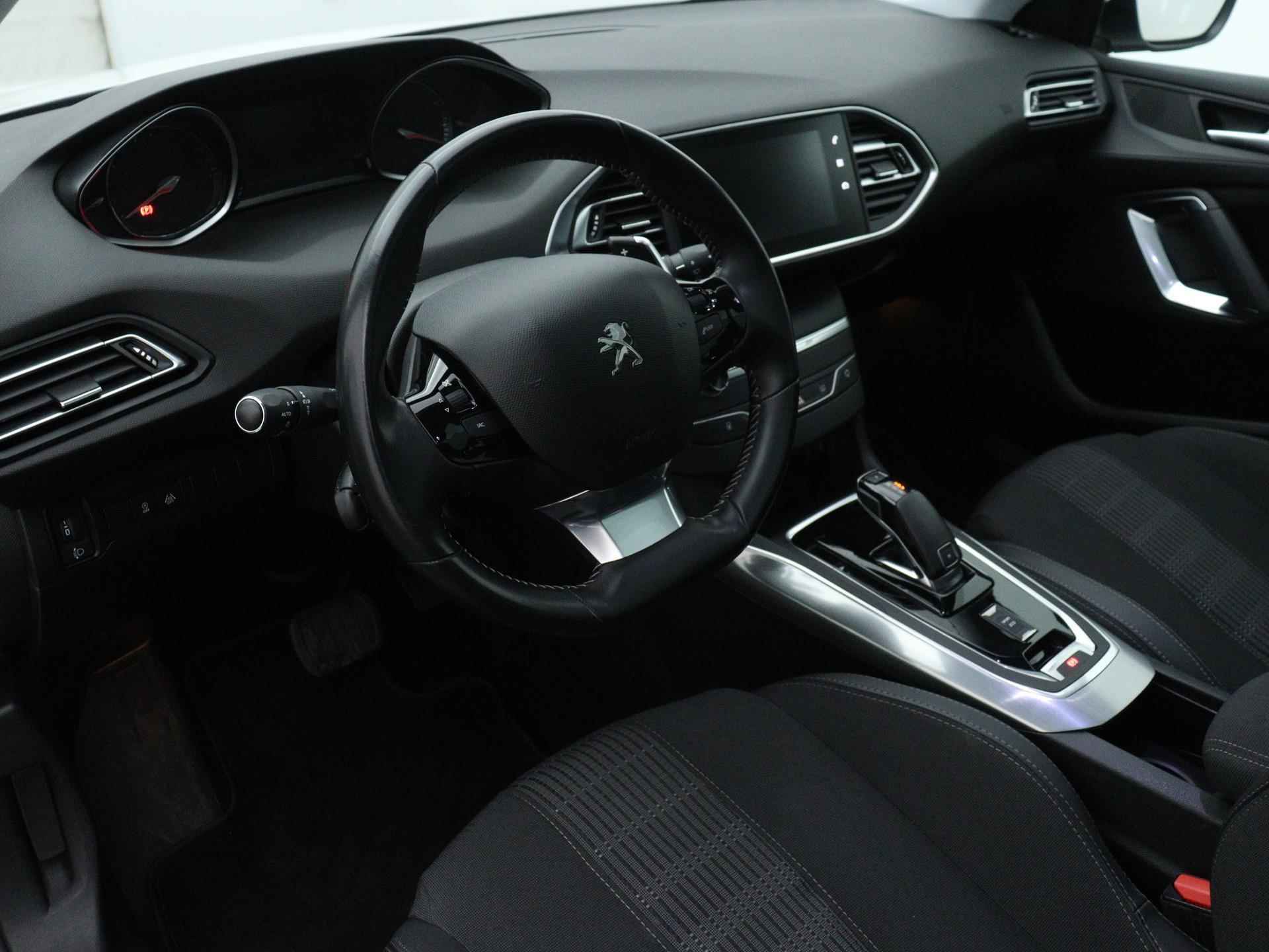 Peugeot 308 SW Blue Lease Premium 130pk Automaat  | Navigatie | Camera | Panoramadak | Licht Metalen Velgen 16"| Parkeersensoren Voor/ Achter - 18/37