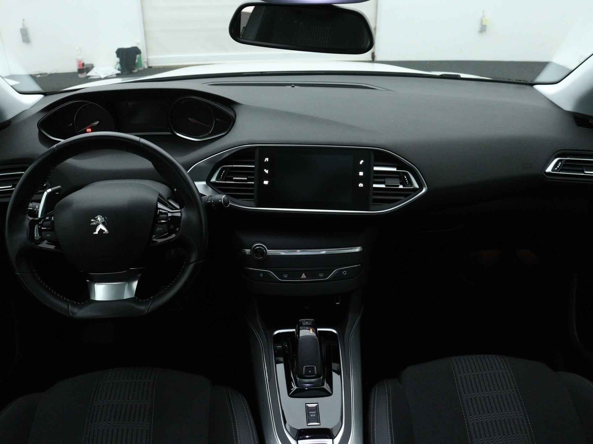 Peugeot 308 SW Blue Lease Premium 130pk Automaat  | Navigatie | Camera | Panoramadak | Licht Metalen Velgen 16"| Parkeersensoren Voor/ Achter - 19/37