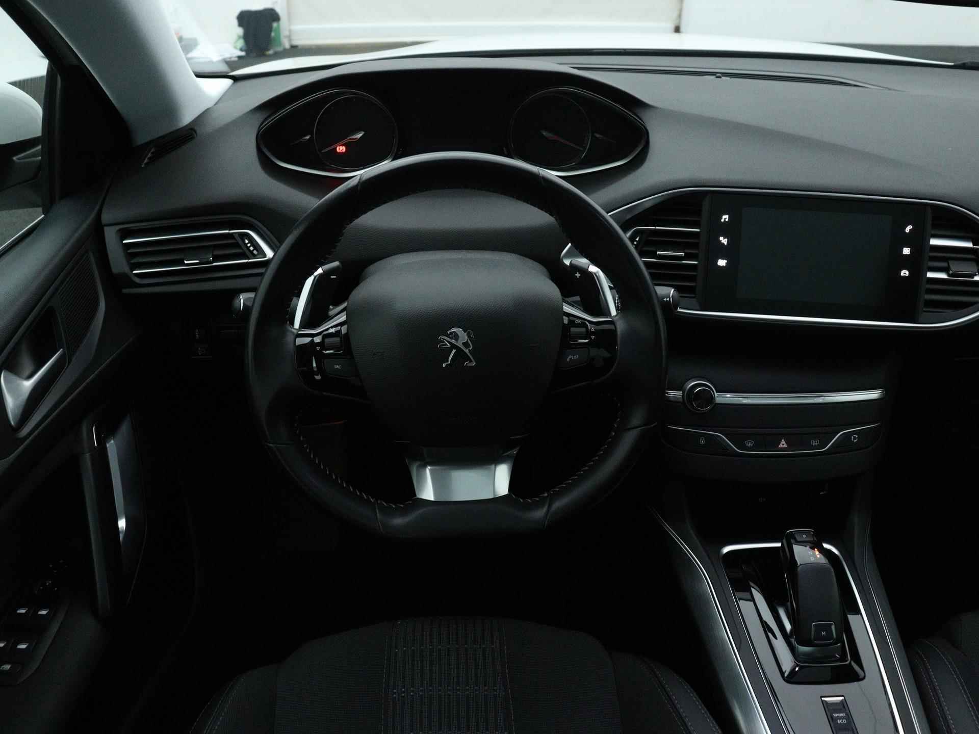 Peugeot 308 SW Blue Lease Premium 130pk Automaat  | Navigatie | Camera | Panoramadak | Licht Metalen Velgen 16"| Parkeersensoren Voor/ Achter - 20/37