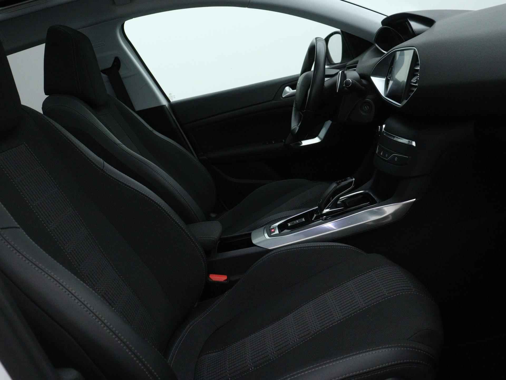 Peugeot 308 SW Blue Lease Premium 130pk Automaat  | Navigatie | Camera | Panoramadak | Licht Metalen Velgen 16"| Parkeersensoren Voor/ Achter - 21/37