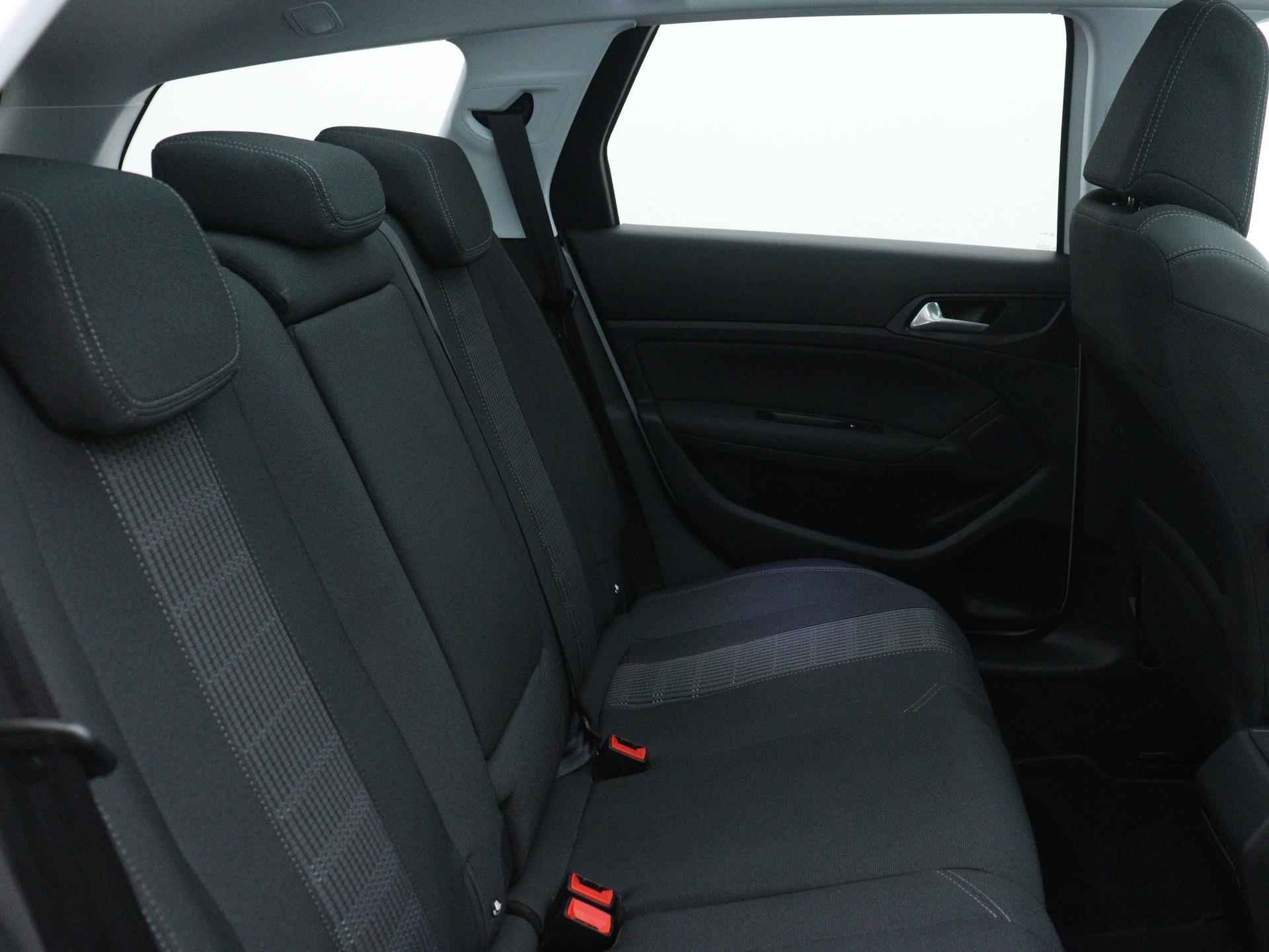 Peugeot 308 SW Blue Lease Premium 130pk Automaat  | Navigatie | Camera | Panoramadak | Licht Metalen Velgen 16"| Parkeersensoren Voor/ Achter - 22/37