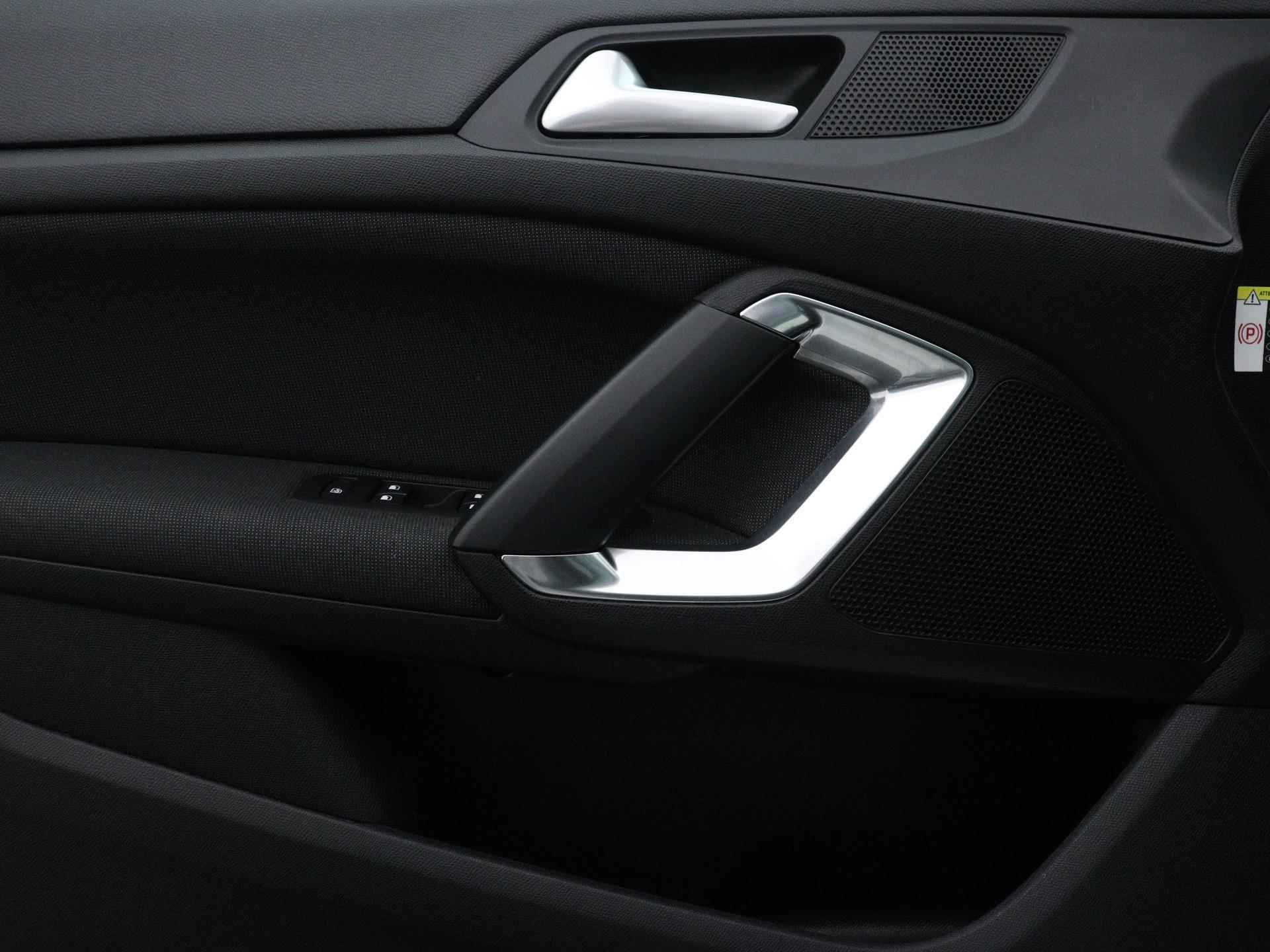 Peugeot 308 SW Blue Lease Premium 130pk Automaat  | Navigatie | Camera | Panoramadak | Licht Metalen Velgen 16"| Parkeersensoren Voor/ Achter - 23/37