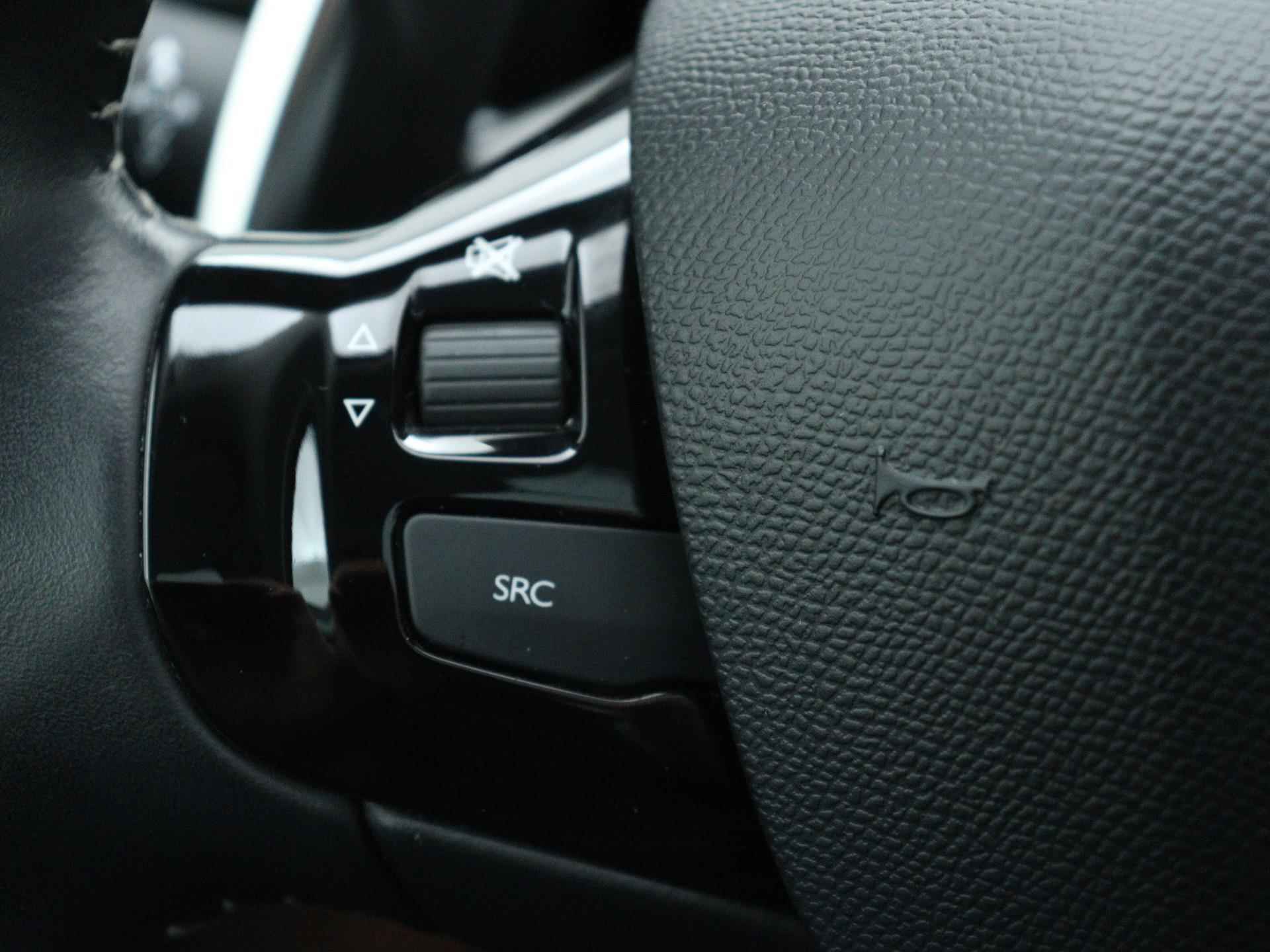 Peugeot 308 SW Blue Lease Premium 130pk Automaat  | Navigatie | Camera | Panoramadak | Licht Metalen Velgen 16"| Parkeersensoren Voor/ Achter - 25/37
