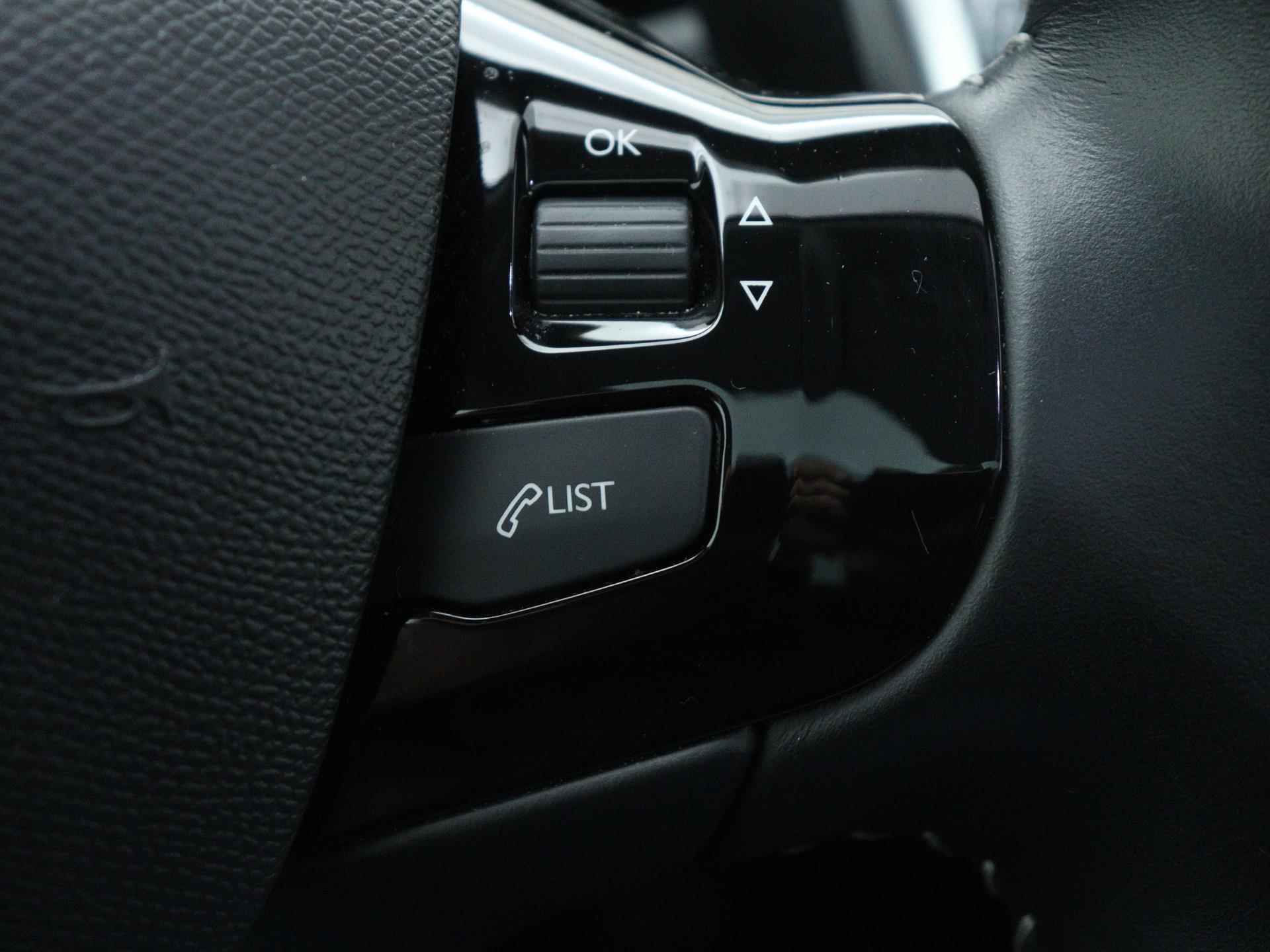 Peugeot 308 SW Blue Lease Premium 130pk Automaat  | Navigatie | Camera | Panoramadak | Licht Metalen Velgen 16"| Parkeersensoren Voor/ Achter - 26/37