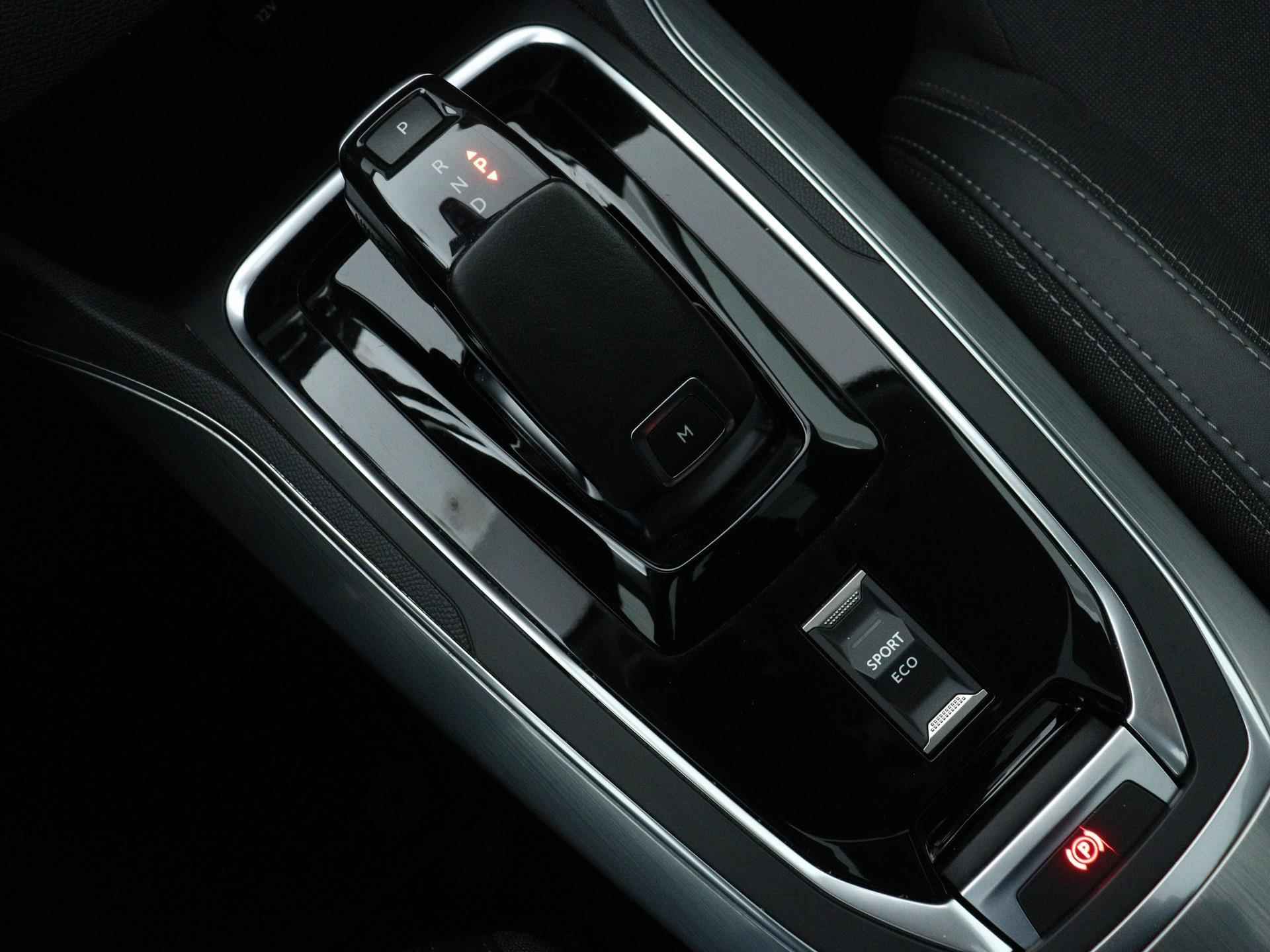 Peugeot 308 SW Blue Lease Premium 130pk Automaat  | Navigatie | Camera | Panoramadak | Licht Metalen Velgen 16"| Parkeersensoren Voor/ Achter - 28/37