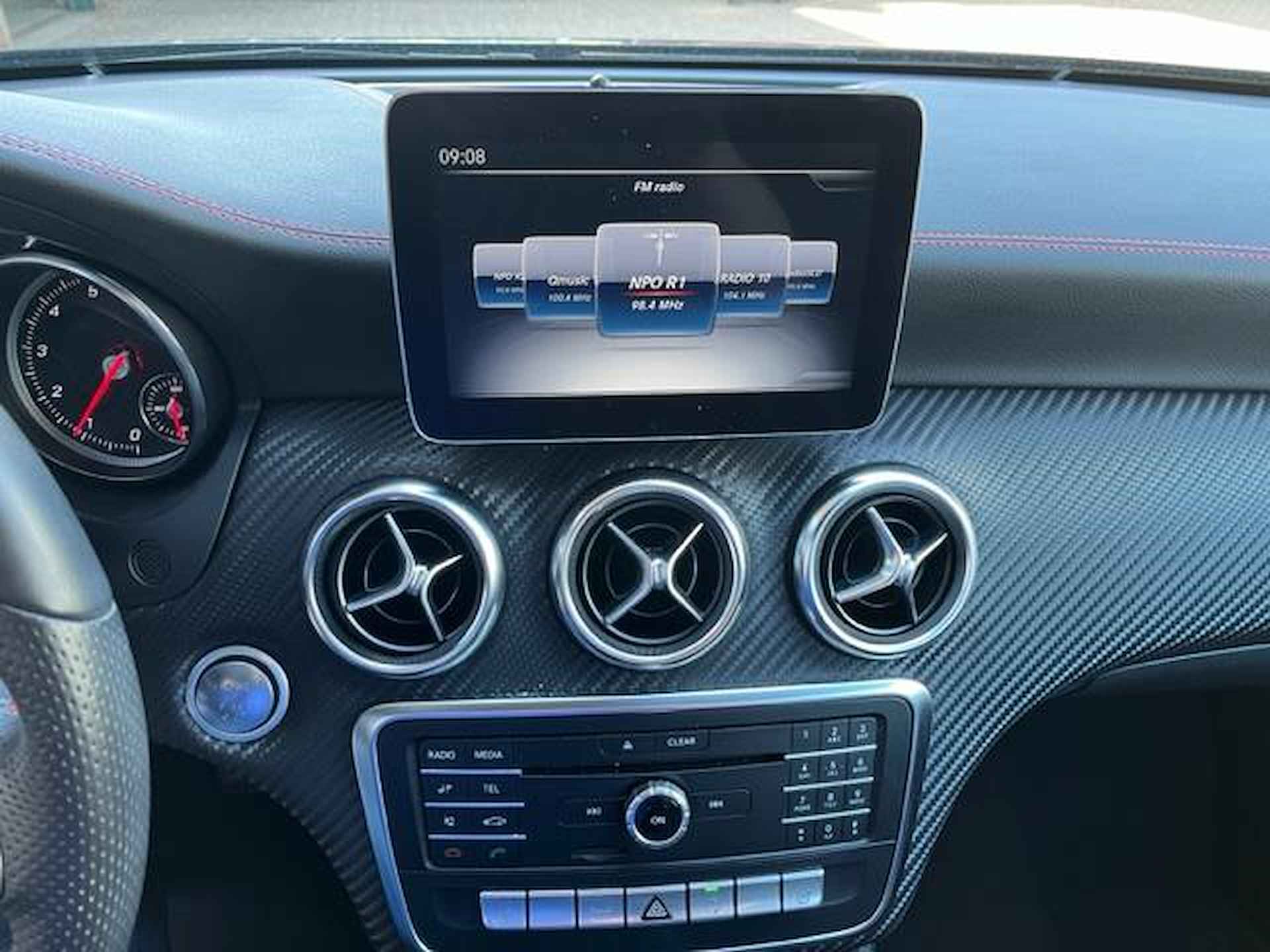 Mercedes-Benz A-klasse 180 BlueEFFICIENCY AMG sport - 17/21