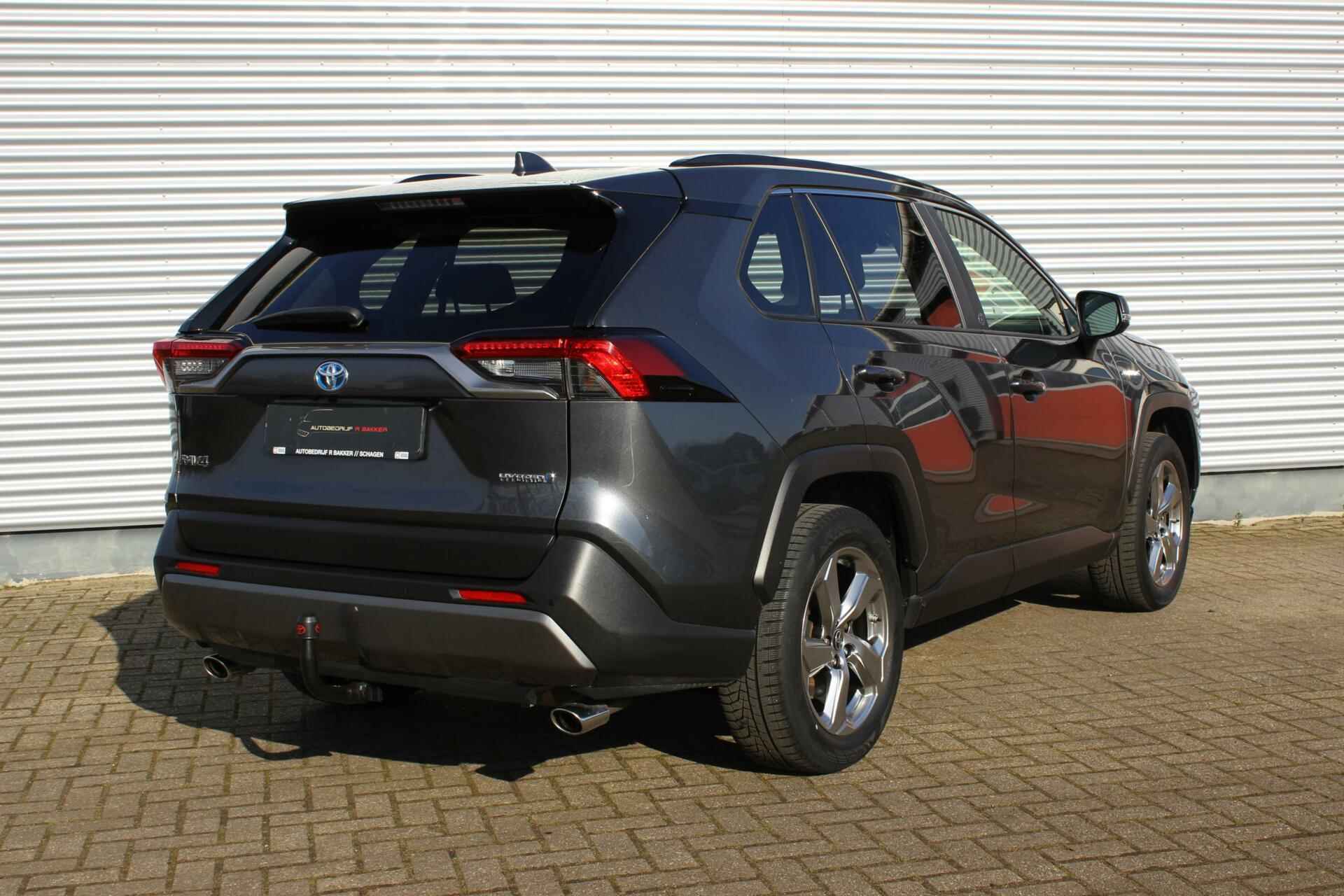 Toyota RAV4 2.5 Hybrid AWD Team D // Trekhaak afneembaar - Inclusief garantie - Camera - Navi. - Standkachel - DAB+ - 3/30