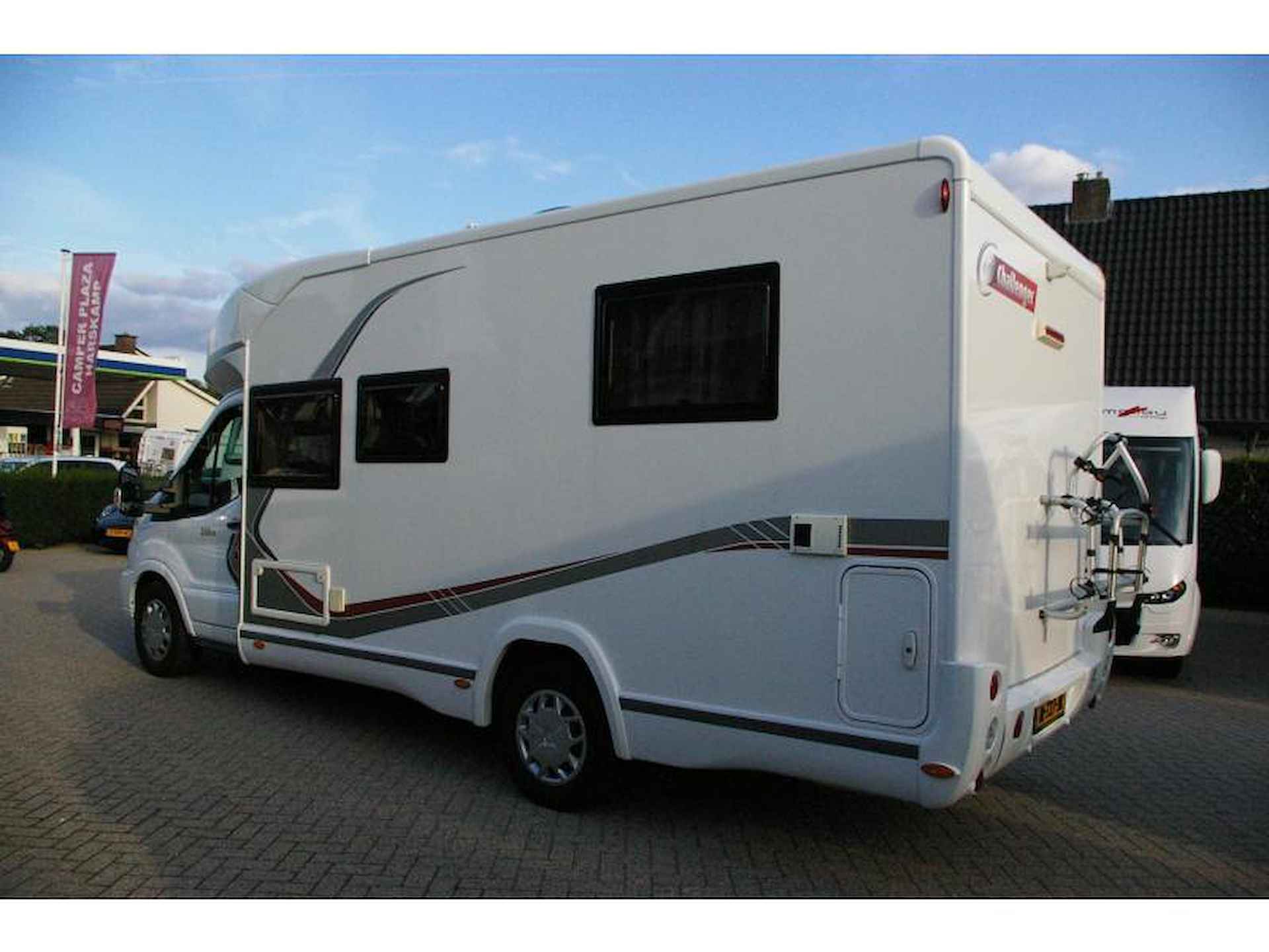 Challenger Genesis 288 EB Queensbed, top indeling. - 4/15