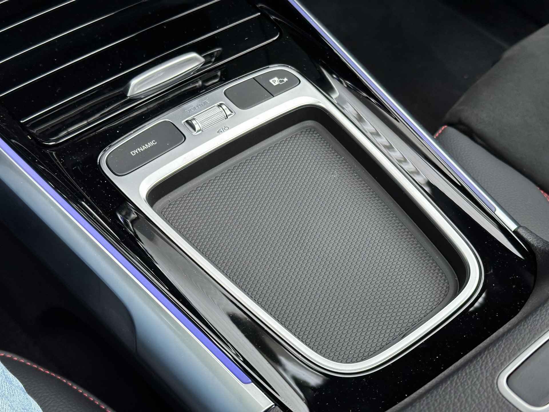 Mercedes-Benz GLB 200 AMG Line | Premium Plus | Nightpakket | Panoramadak | Burmester | 360° Camera | Head-up Display | Memorystoelen Verwarmd | Trekhaak | Sfeerverlichting | Adaptief verstelbaar onderstel | Apple & Android Carplay - 12/12