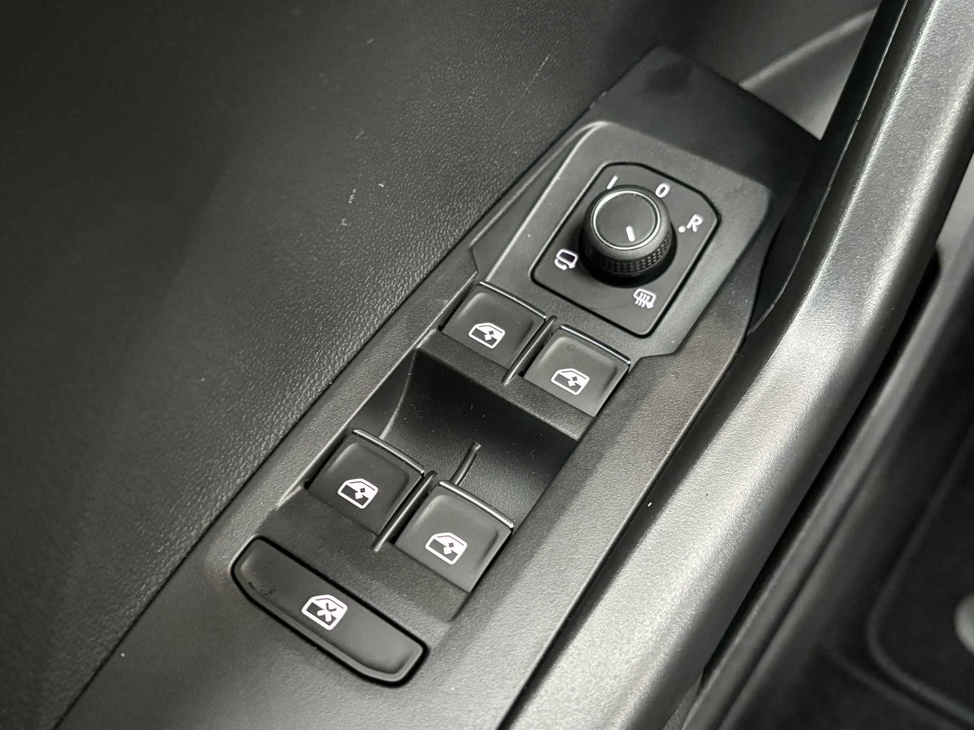 Volkswagen T-Cross 1.0 TSI 110 pk Style | Navigatie | Apple Carplay/Android | Cruise control adaptief | Achteruitrijcamera | - 15/33