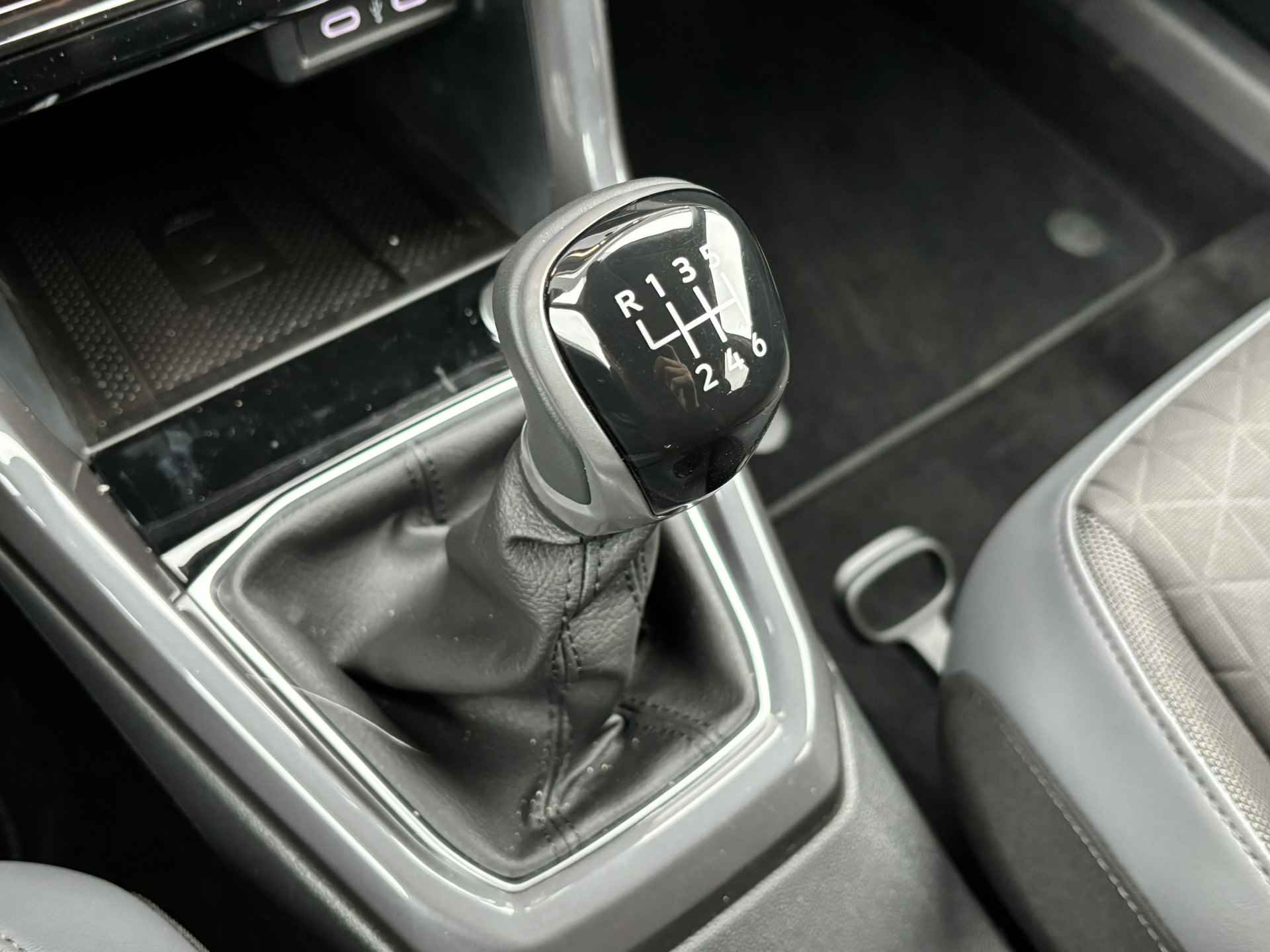 Volkswagen T-Cross 1.0 TSI 110 pk Style | Navigatie | Apple Carplay/Android | Cruise control adaptief | Achteruitrijcamera | - 21/33
