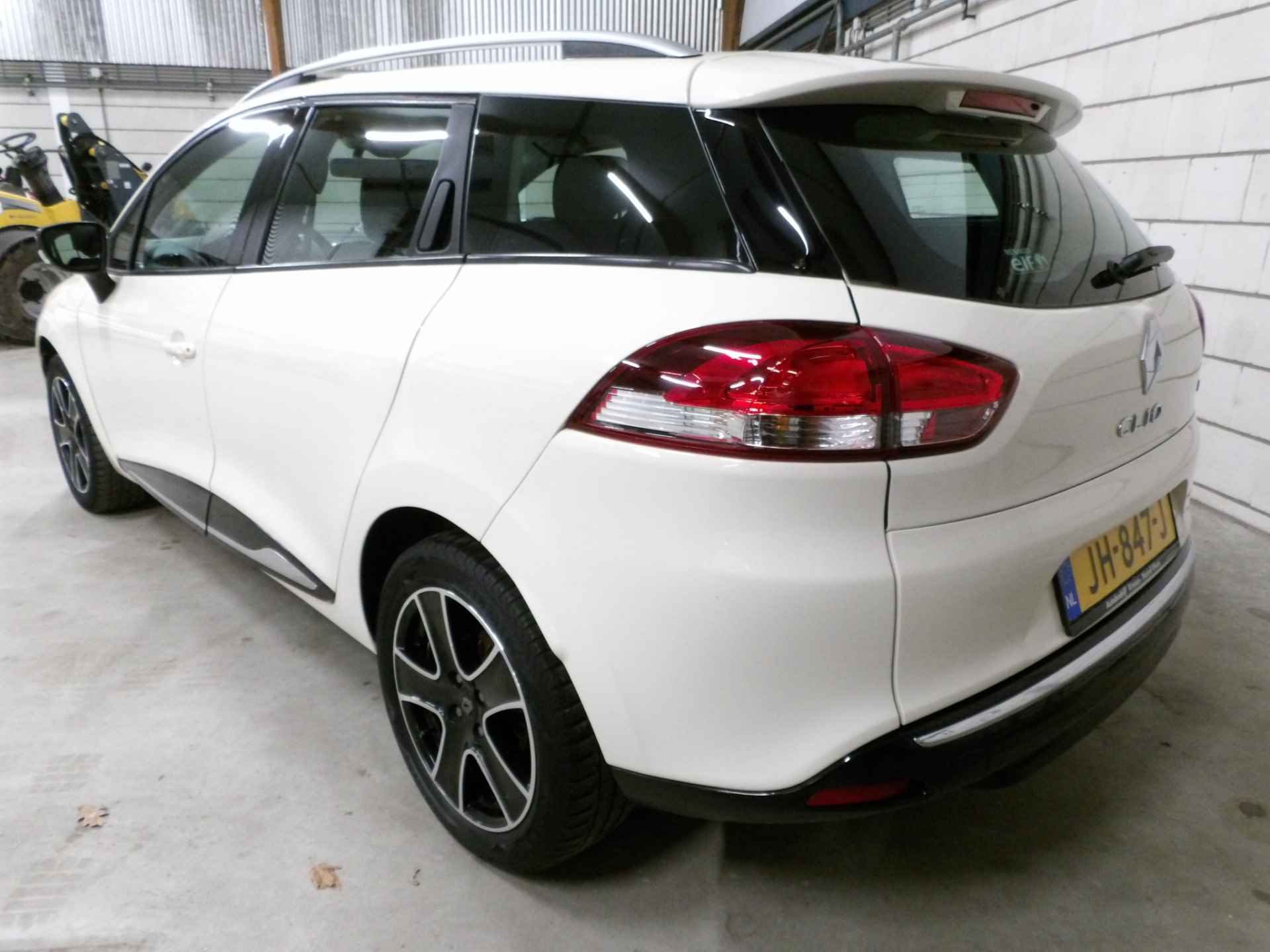 Renault Clio Estate 0.9 TCe Expression Airco Cruise Control Nieuwe APK Nieuwe banden - 6/20