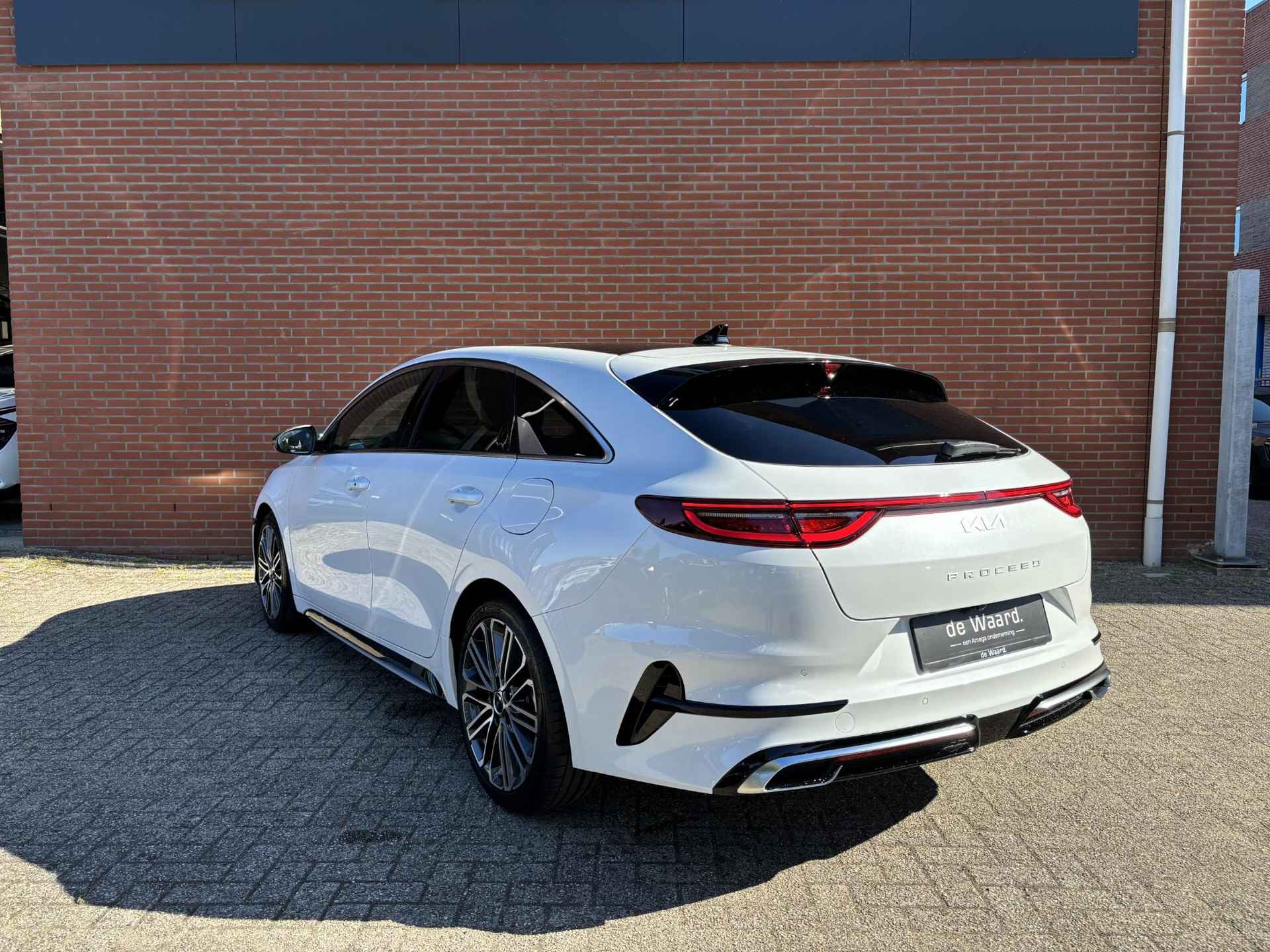 Kia ProCeed 1.5 T-GDi GT-PlusLine | Panorama schuif/kanteldak | Suede bekleding | Stoel- en stuurverwarming | JBL premium sound system - 17/38