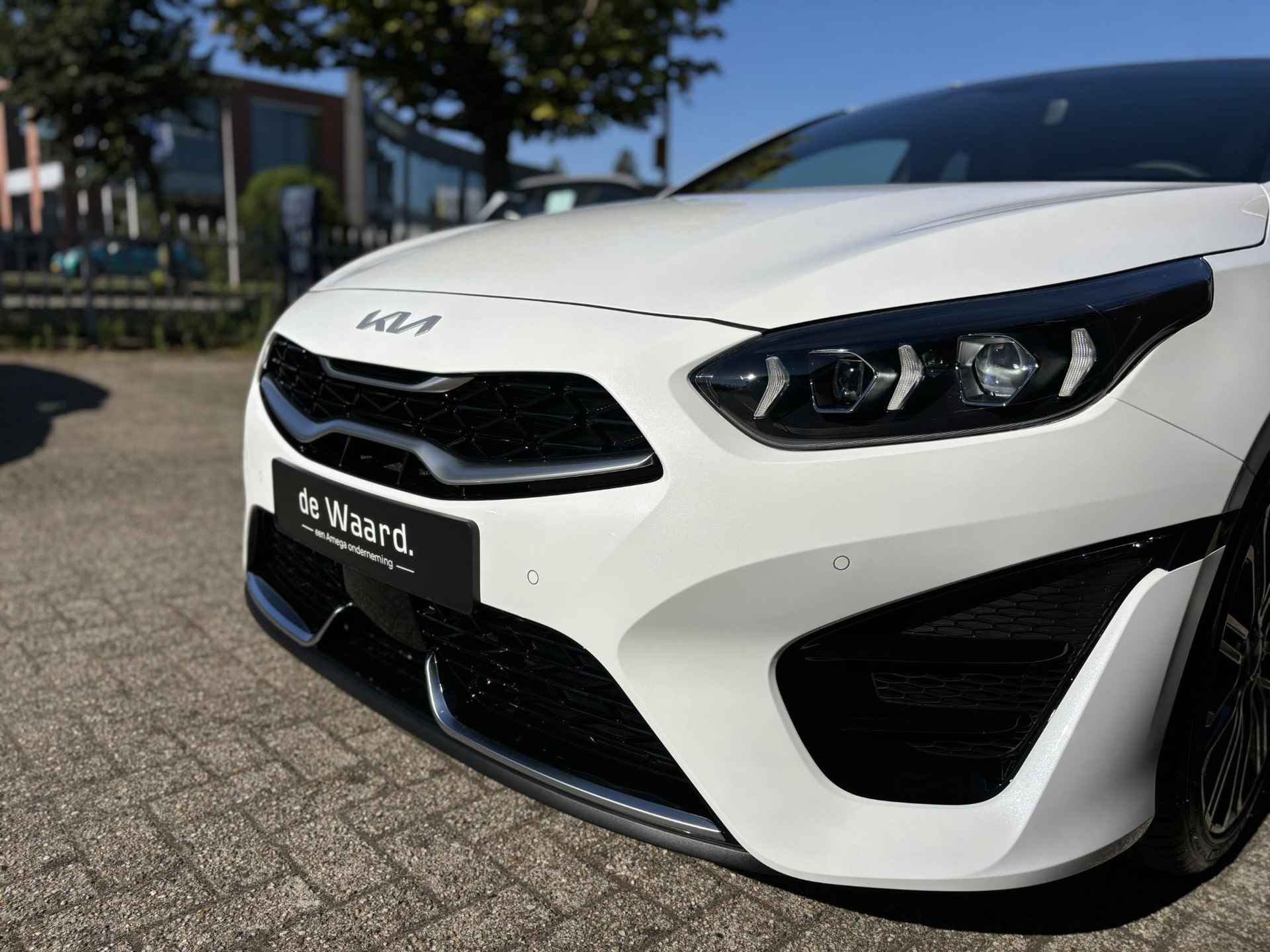 Kia ProCeed 1.5 T-GDi GT-PlusLine | Panorama schuif/kanteldak | Suede bekleding | Stoel- en stuurverwarming | JBL premium sound system - 22/38