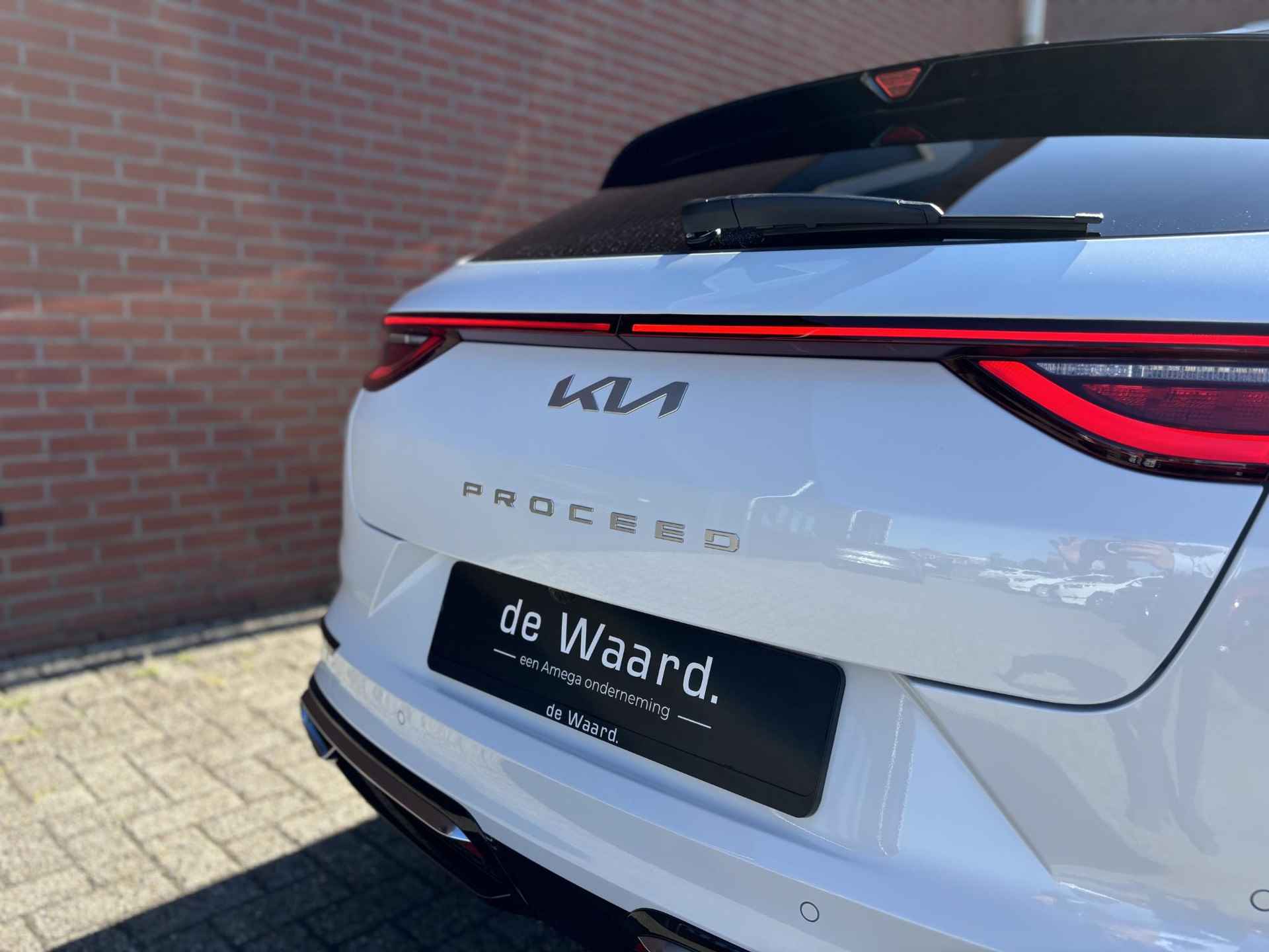 Kia ProCeed 1.5 T-GDi GT-PlusLine | Panorama schuif/kanteldak | Suede bekleding | Stoel- en stuurverwarming | JBL premium sound system - 23/38