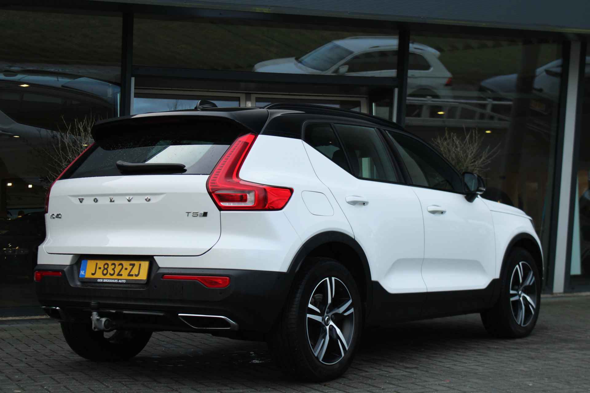 Volvo XC40 T5 AWD R-Design | Adaptive Cruise| Panoramadak | Elek. Stoelen i.c.m. geheugen | Keyless | Camera | Trekhaak - 3/21