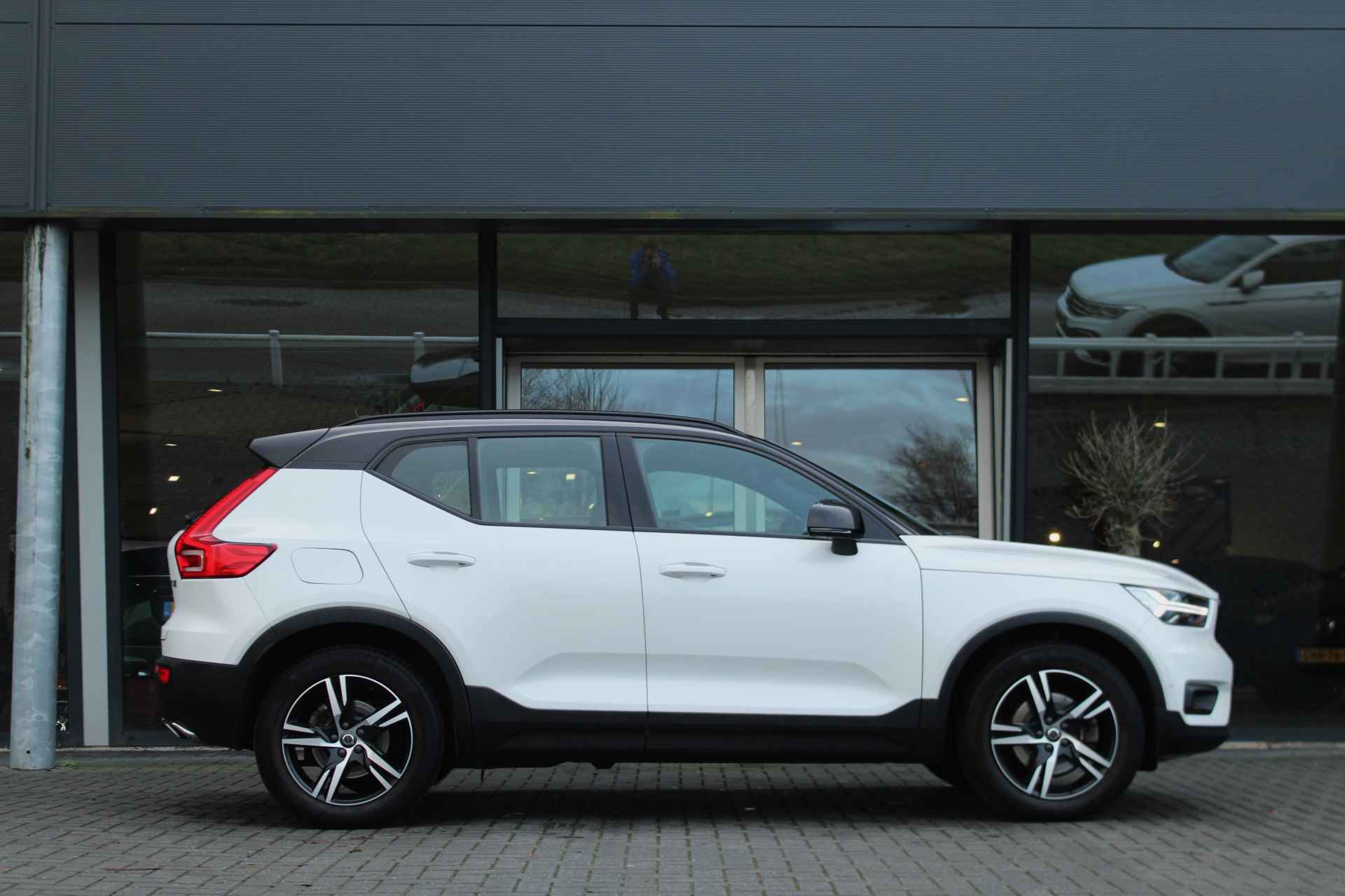 Volvo XC40 T5 AWD R-Design | Adaptive Cruise| Panoramadak | Elek. Stoelen i.c.m. geheugen | Keyless | Camera | Trekhaak - 5/21