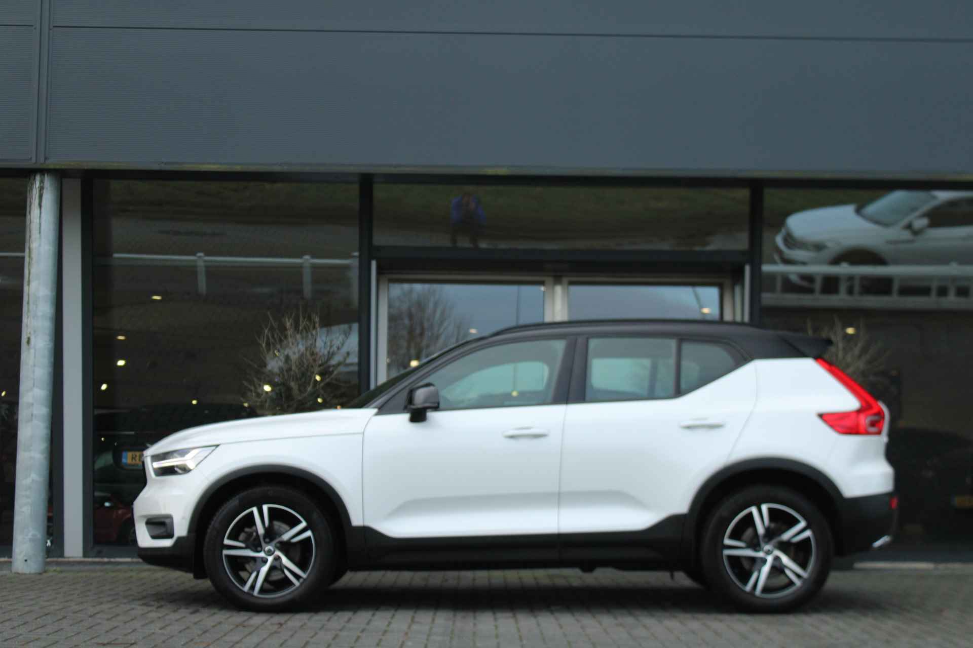 Volvo XC40 T5 AWD R-Design | Adaptive Cruise| Panoramadak | Elek. Stoelen i.c.m. geheugen | Keyless | Camera | Trekhaak - 7/21