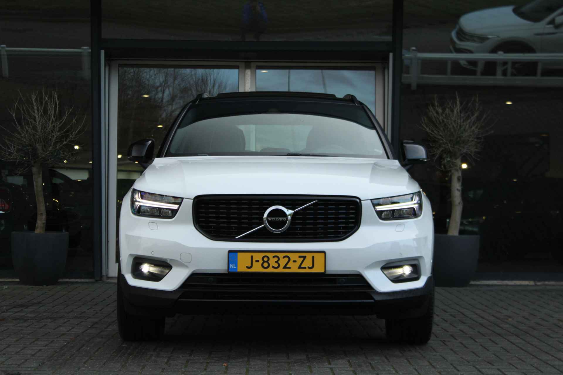 Volvo XC40 T5 AWD R-Design | Adaptive Cruise| Panoramadak | Elek. Stoelen i.c.m. geheugen | Keyless | Camera | Trekhaak - 8/21