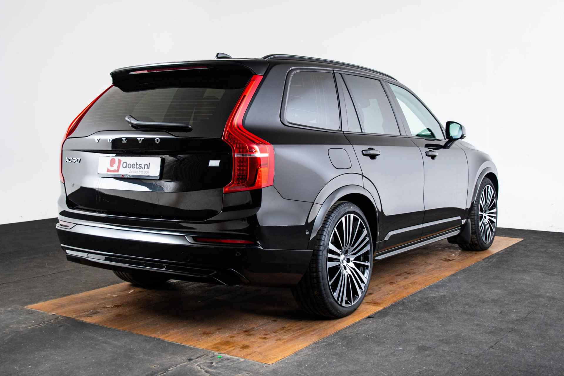 Volvo XC90 2.0 T8 Recharge AWD Ultimate Dark Luchtvering - Panoramadak - Adaptive Cruise Control - Head-up Display - Harman Kardon - Park Assistant - 2/48