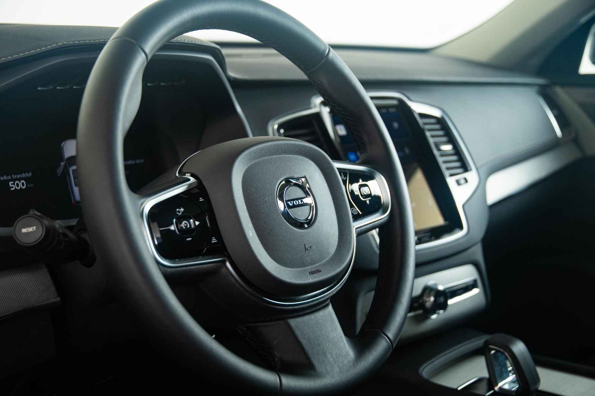 Volvo XC90 2.0 T8 Recharge AWD Ultimate Dark Luchtvering - Panoramadak - Adaptive Cruise Control - Head-up Display - Harman Kardon - Park Assistant - 28/48