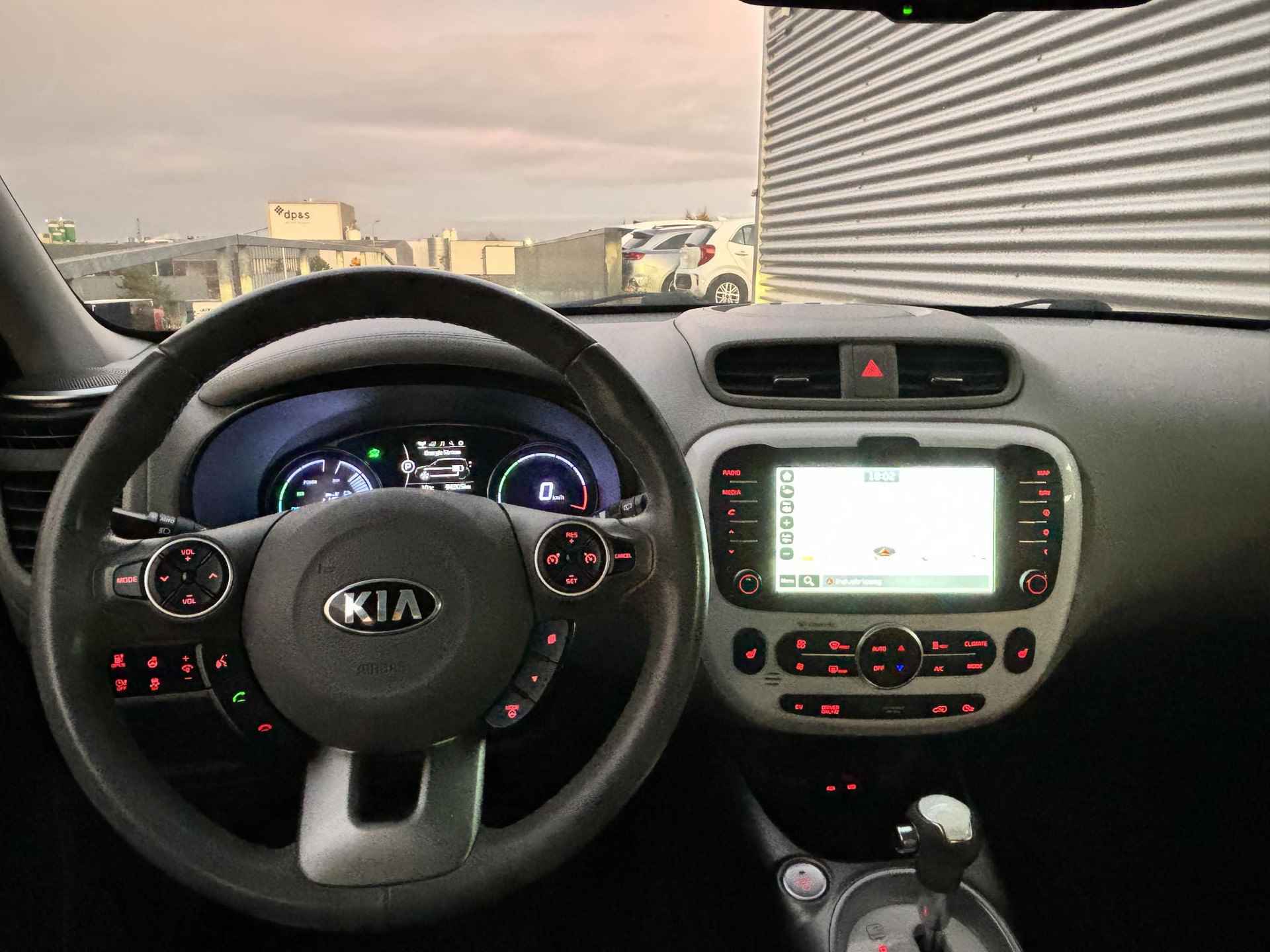 Kia Soul EV ExecutiveLine 27 kWh Navigatie, Stoelverwarming, Stuurwielverwarming, Cruise control - 10/28