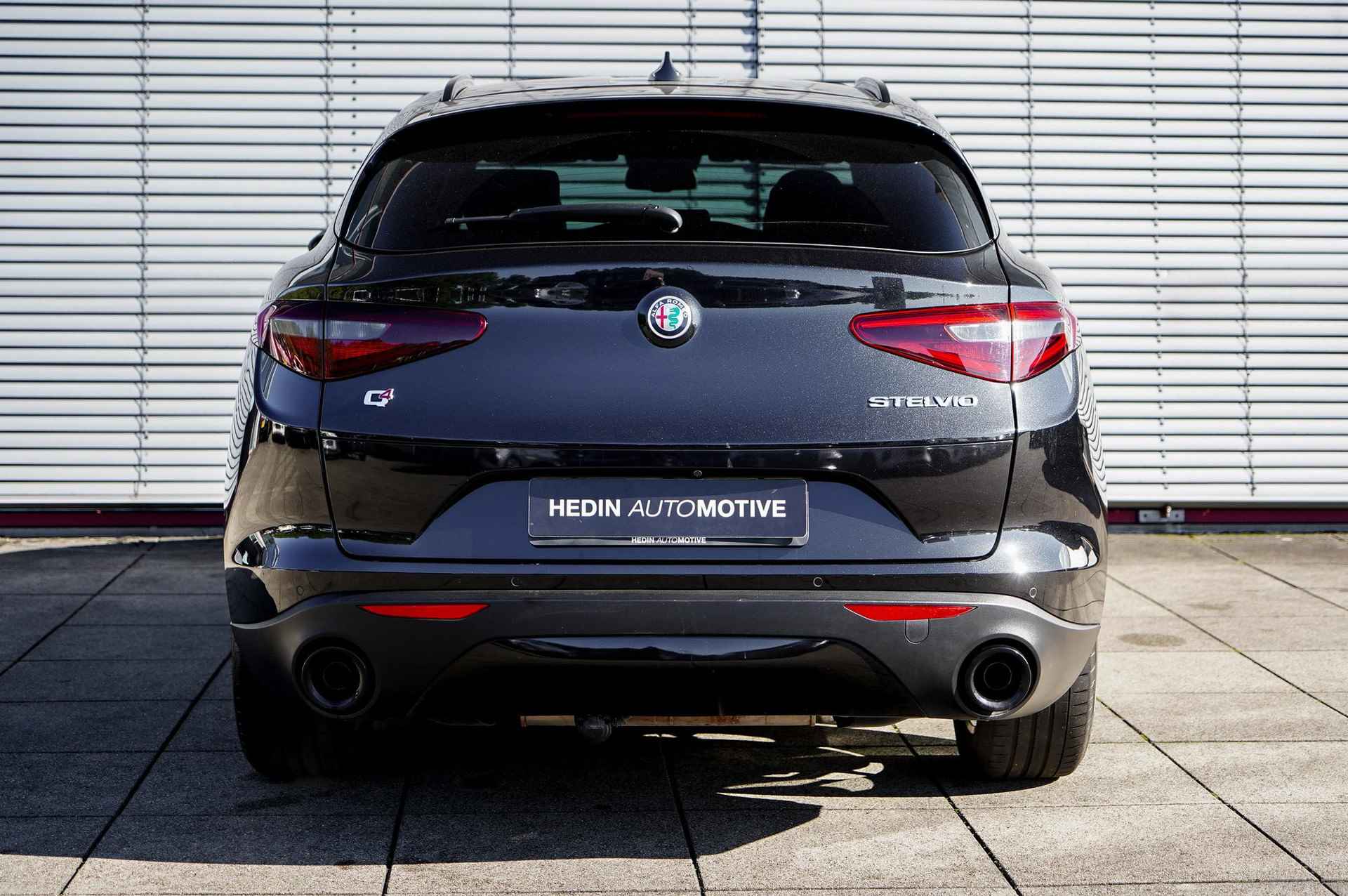 Alfa Romeo Stelvio 2.0 T AWD 280pk | Veloce Interieur | Adaptieve Cruise Control | Trekhaak 2.300KG | DAB, Bluetooth & AppleCarplay/AndroidAuto | Parkeersensoren + Camera - 4/30