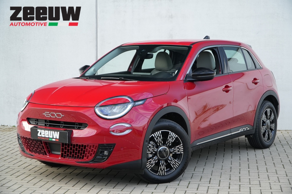 Fiat 600e Urban 54 kWh | Carplay | Camera | Keyless | 17"