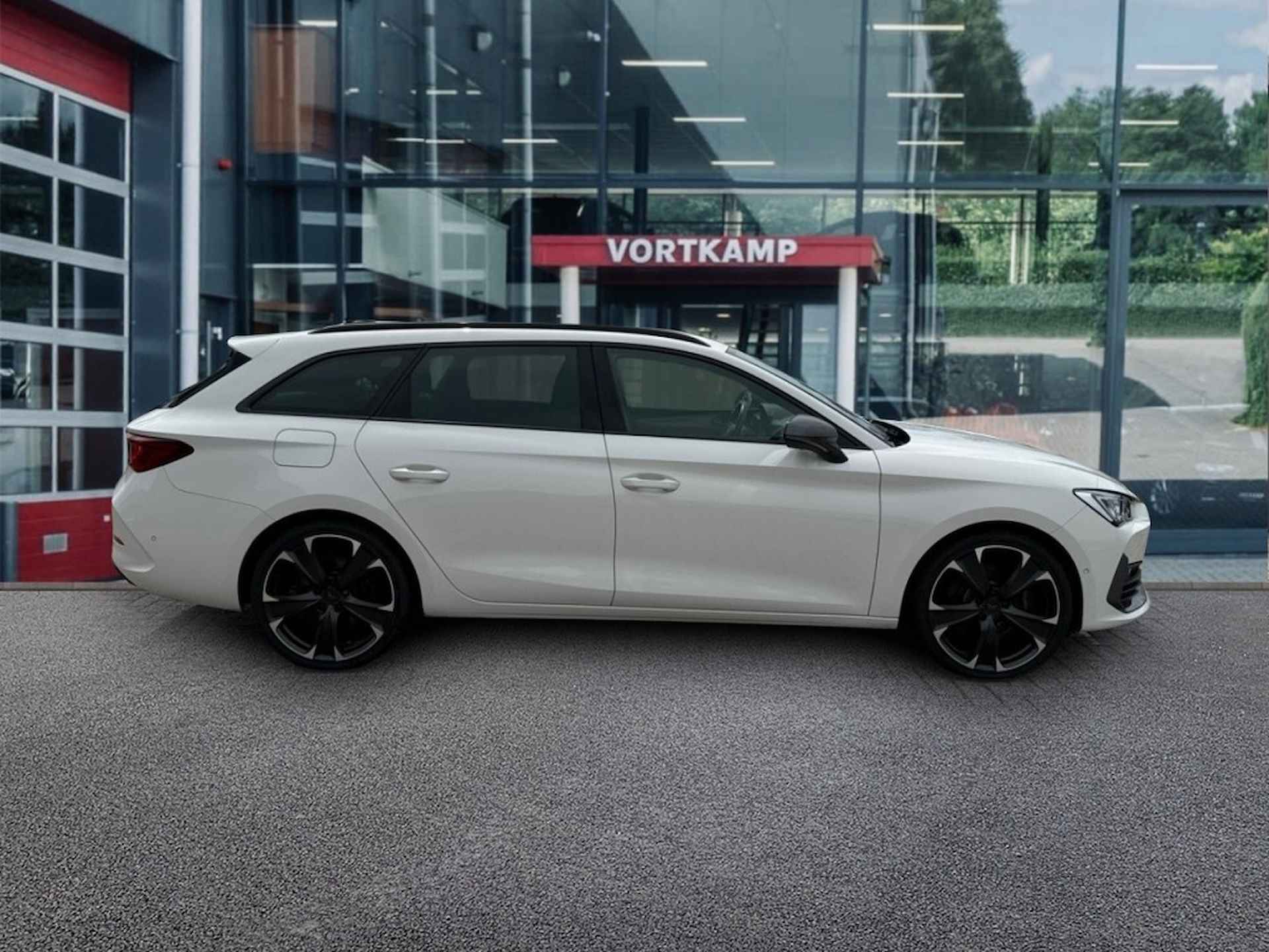 CUPRA Leon Sportstourer 1.4 TSI DSG E-HYBRID TREKHAAK/CAMERA/NAVI/ACC/STOELVERW - 4/24