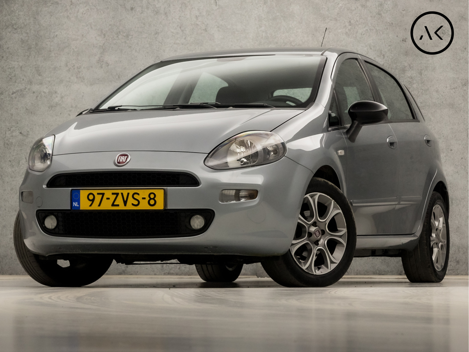 Fiat Punto Evo 0.9 TwinAir Sport (RADIO, NAP, CRUISE, AIRCO, ELEK PAKKET, SPORTSTOELEN, LM VELGEN, STUURWIEL MULTIFUNCTIONEEL, TREKHAAK, NIEUWE APK, NIEUWSTAAT)