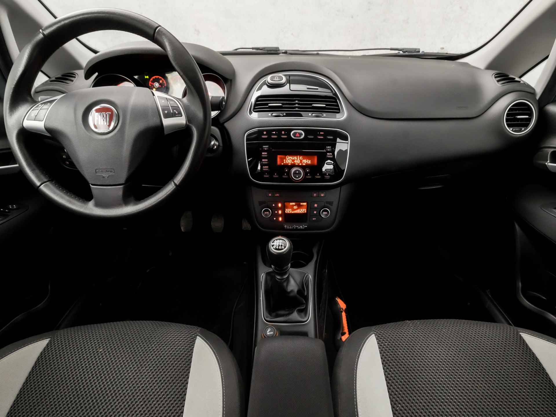 Fiat Punto Evo 0.9 TwinAir Sport (RADIO, NAP, CRUISE, AIRCO, ELEK PAKKET, SPORTSTOELEN, LM VELGEN, STUURWIEL MULTIFUNCTIONEEL, TREKHAAK, NIEUWE APK, NIEUWSTAAT) - 6/34