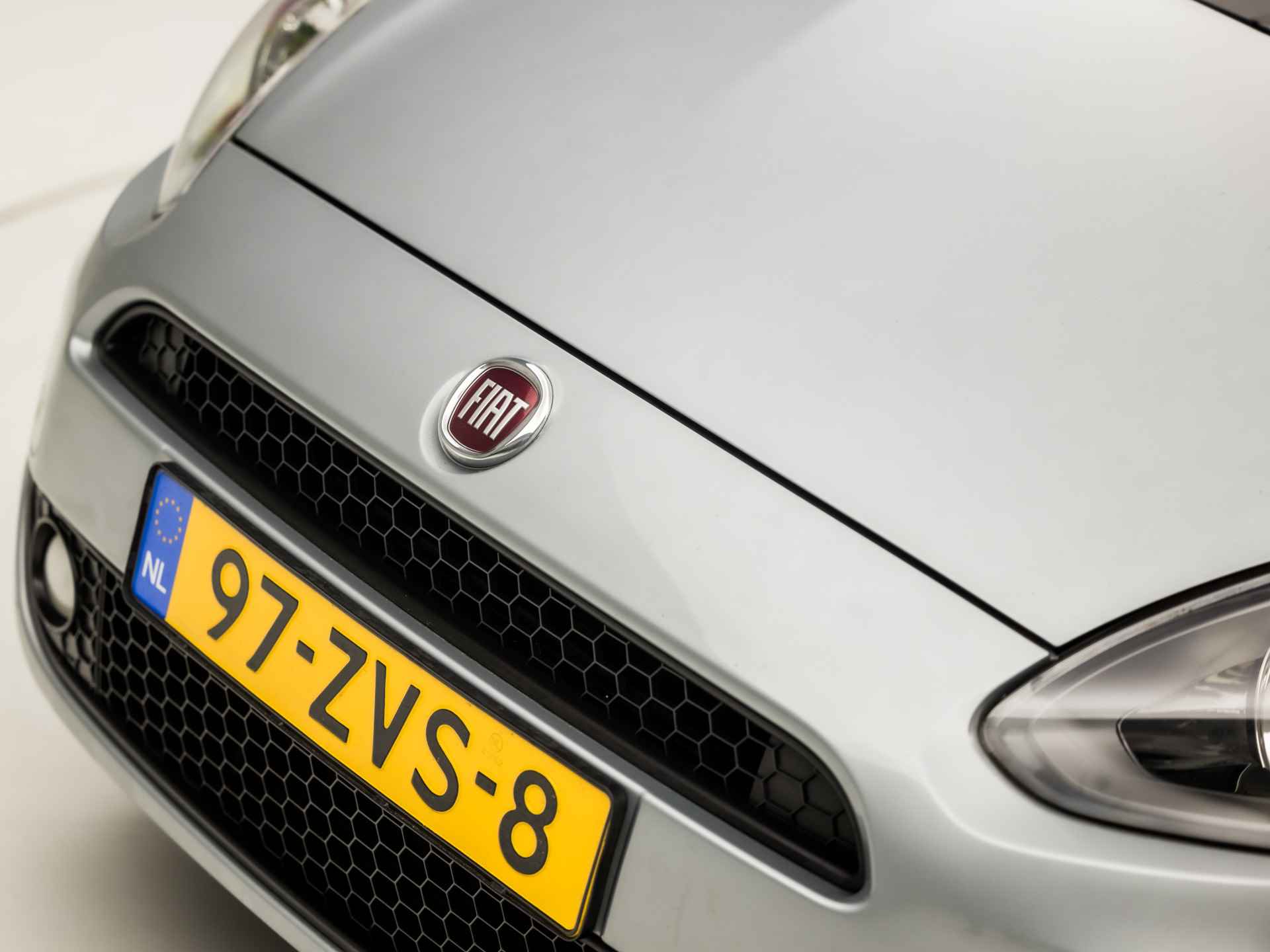 Fiat Punto Evo 0.9 TwinAir Sport (RADIO, NAP, CRUISE, AIRCO, ELEK PAKKET, SPORTSTOELEN, LM VELGEN, STUURWIEL MULTIFUNCTIONEEL, TREKHAAK, NIEUWE APK, NIEUWSTAAT) - 29/34