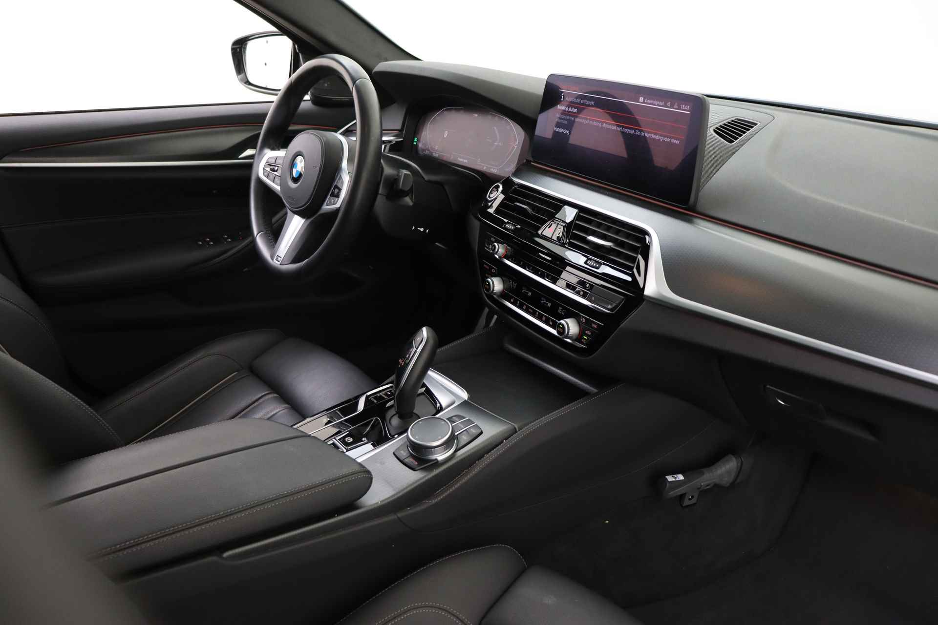 BMW 5 Serie 530i High Executive M Sport Automaat / Schuif-kanteldak / Laserlight / Parking Assistant / Harman Kardon / Comfortstoelen / Live Cockpit Professional - 17/64