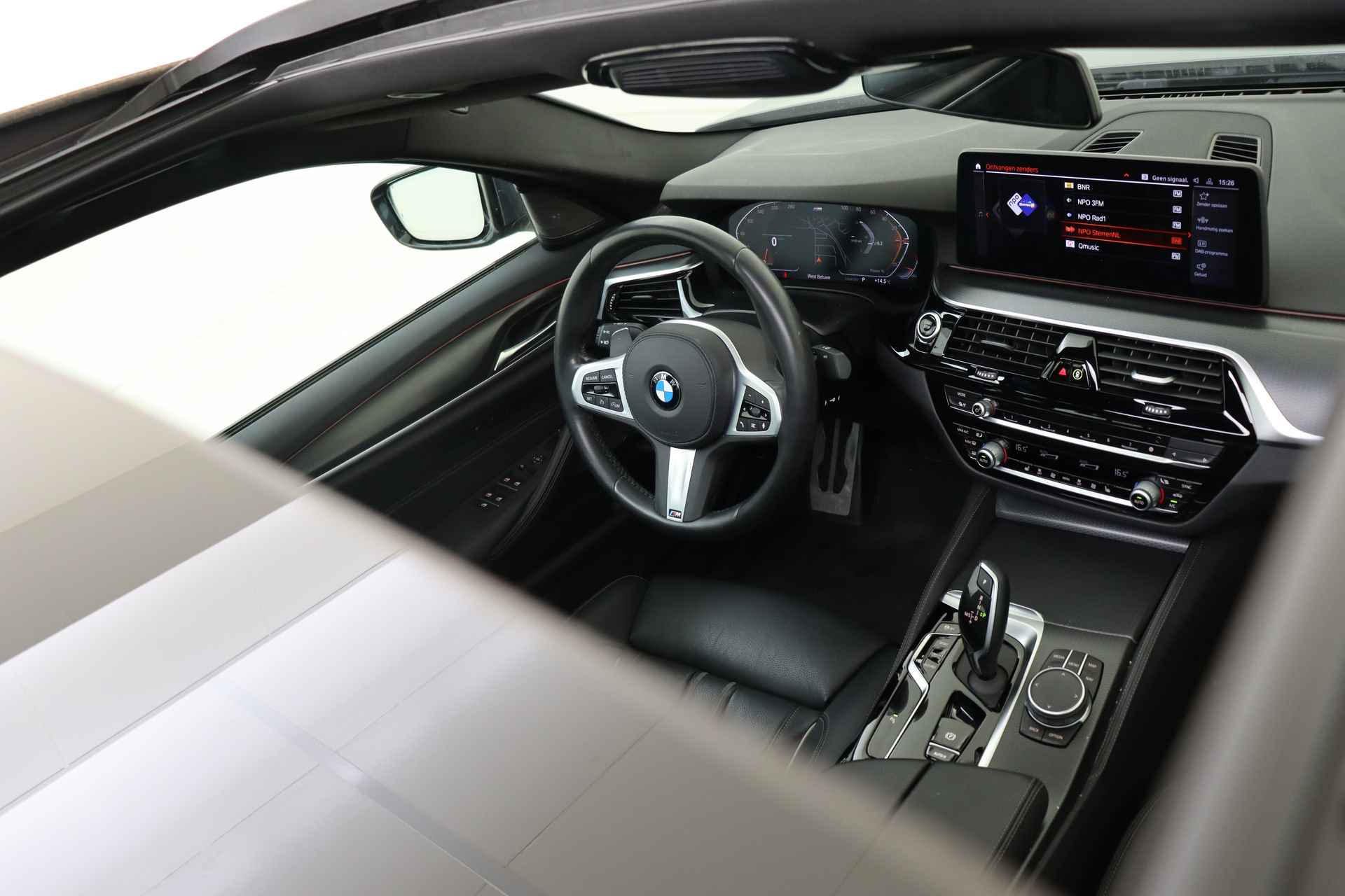 BMW 5 Serie 530i High Executive M Sport Automaat / Schuif-kanteldak / Laserlight / Parking Assistant / Harman Kardon / Comfortstoelen / Live Cockpit Professional - 50/64