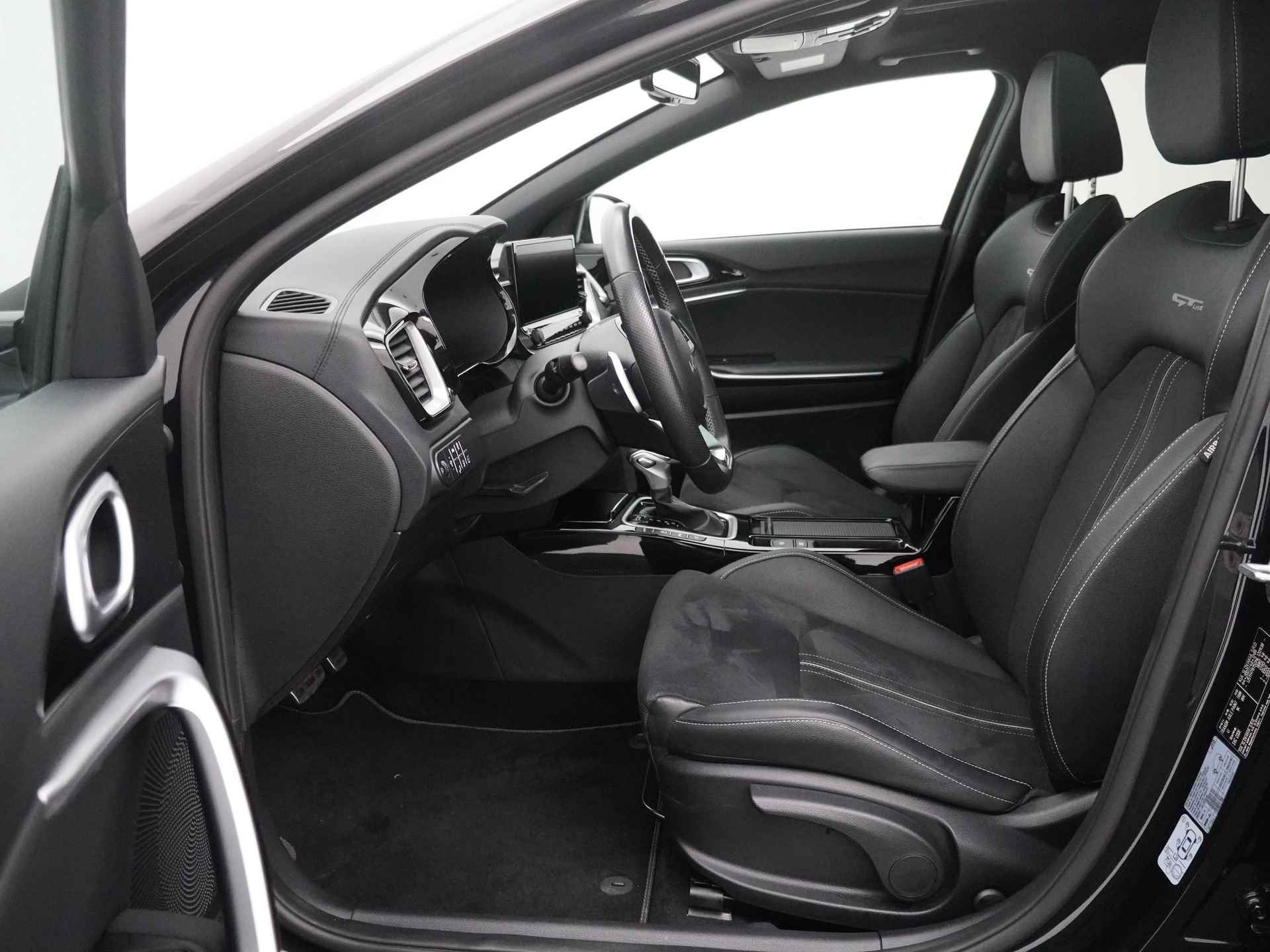 Kia Ceed Sportswagon 1.5 T-GDi GT-Line - Automaat - Panorama dak - Stoel en stuurwiel verwarming - Android Auto/Apple CarPlay - Elektrische achterklep - Fabrieksgarantie tot 02-2029 - 18/49