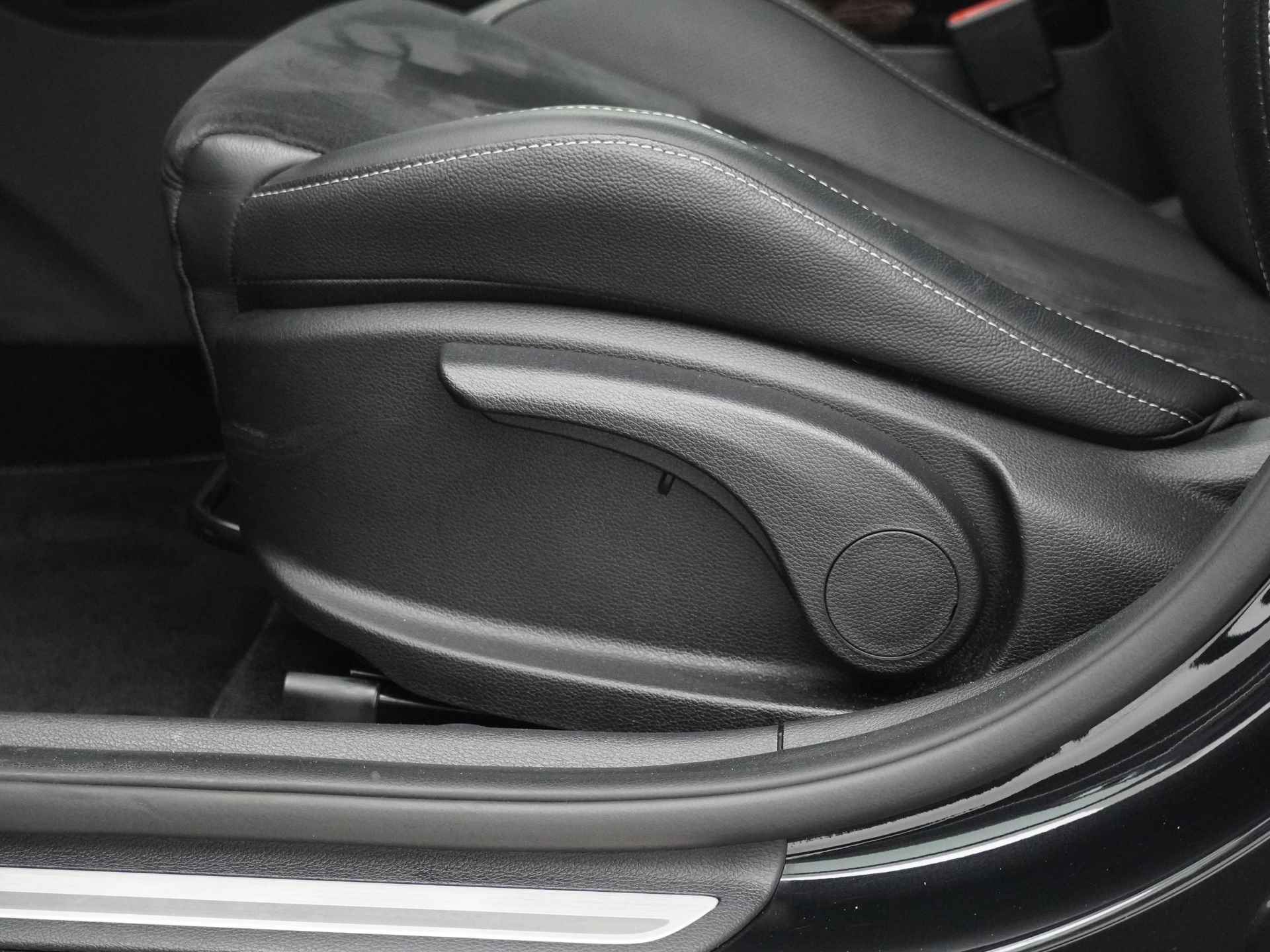 Kia Ceed Sportswagon 1.5 T-GDi GT-Line - Automaat - Panorama dak - Stoel en stuurwiel verwarming - Android Auto/Apple CarPlay - Elektrische achterklep - Fabrieksgarantie tot 02-2029 - 19/49