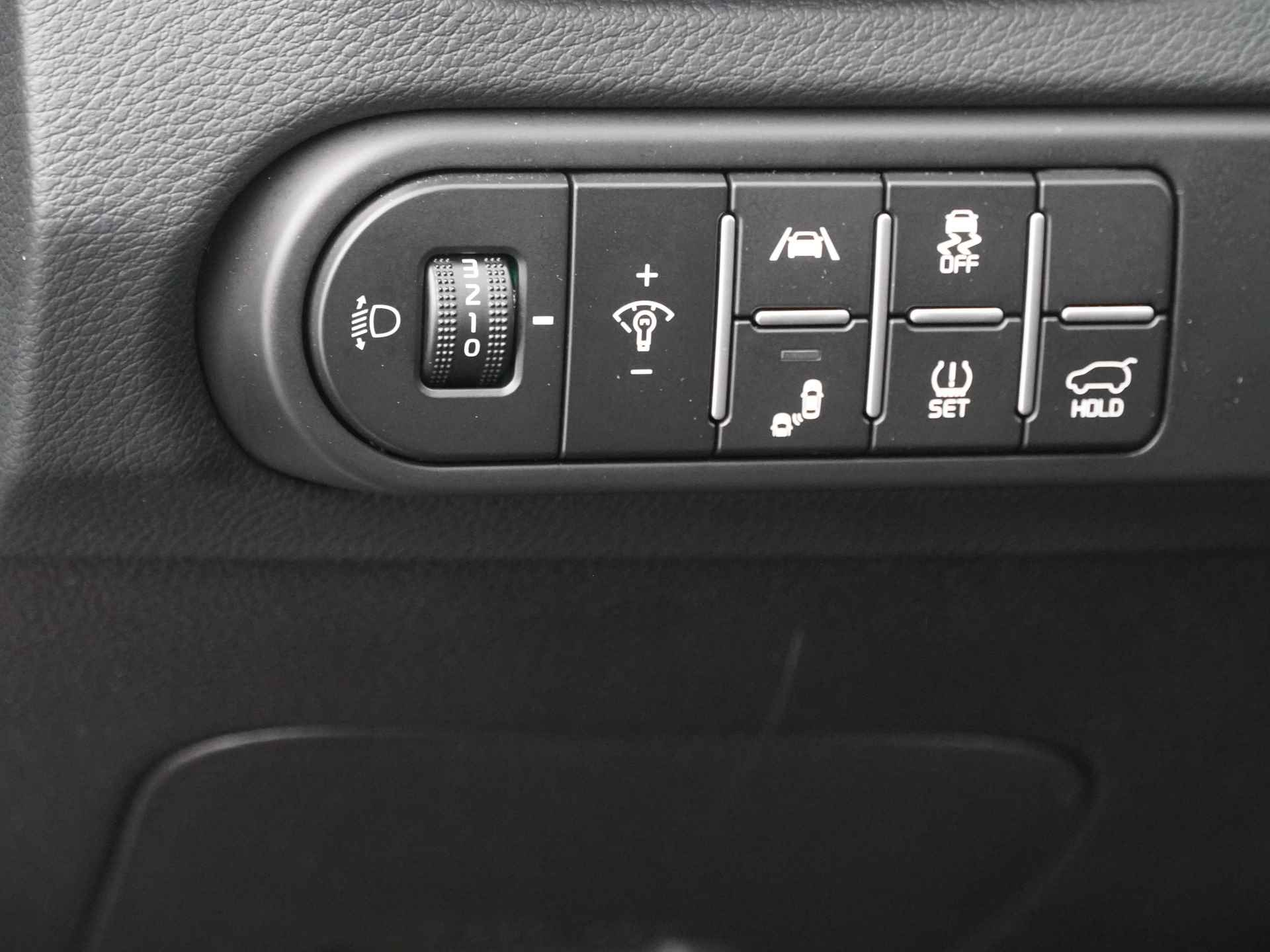 Kia Ceed Sportswagon 1.5 T-GDi GT-Line - Automaat - Panorama dak - Stoel en stuurwiel verwarming - Android Auto/Apple CarPlay - Elektrische achterklep - Fabrieksgarantie tot 02-2029 - 22/49