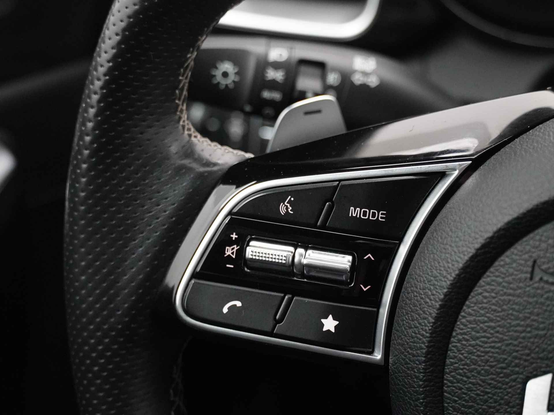 Kia Ceed Sportswagon 1.5 T-GDi GT-Line - Automaat - Panorama dak - Stoel en stuurwiel verwarming - Android Auto/Apple CarPlay - Elektrische achterklep - Fabrieksgarantie tot 02-2029 - 26/49