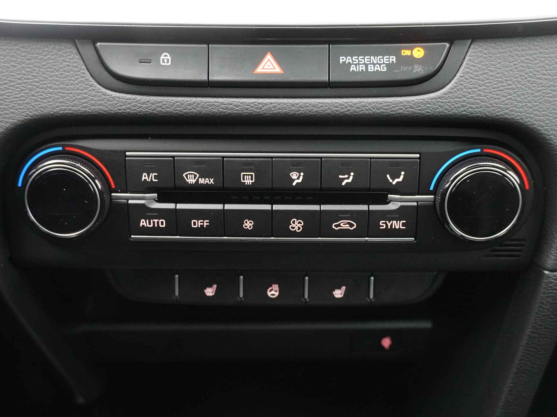 Kia Ceed Sportswagon 1.5 T-GDi GT-Line - Automaat - Panorama dak - Stoel en stuurwiel verwarming - Android Auto/Apple CarPlay - Elektrische achterklep - Fabrieksgarantie tot 02-2029 - 31/49