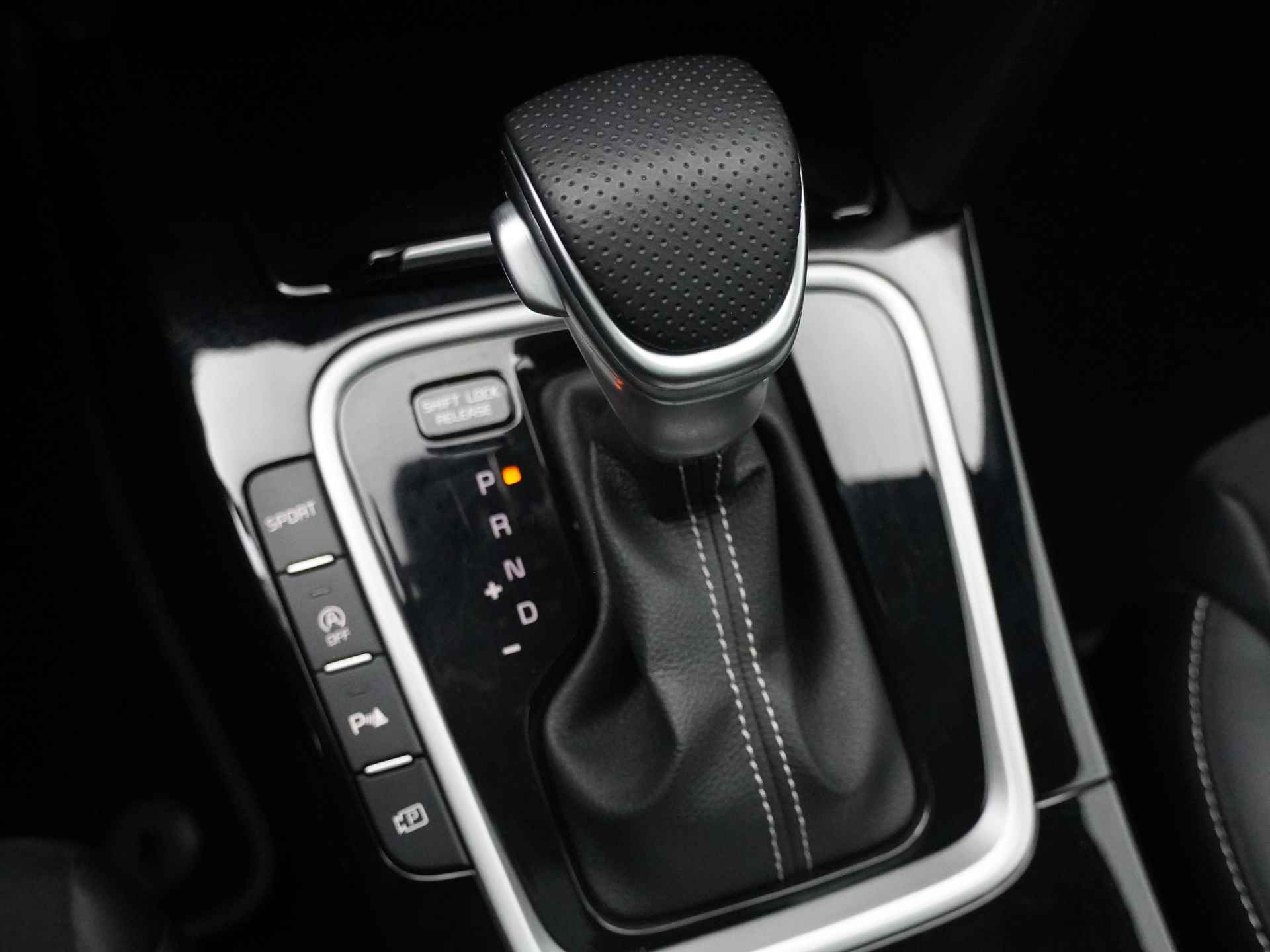Kia Ceed Sportswagon 1.5 T-GDi GT-Line - Automaat - Panorama dak - Stoel en stuurwiel verwarming - Android Auto/Apple CarPlay - Elektrische achterklep - Fabrieksgarantie tot 02-2029 - 32/49