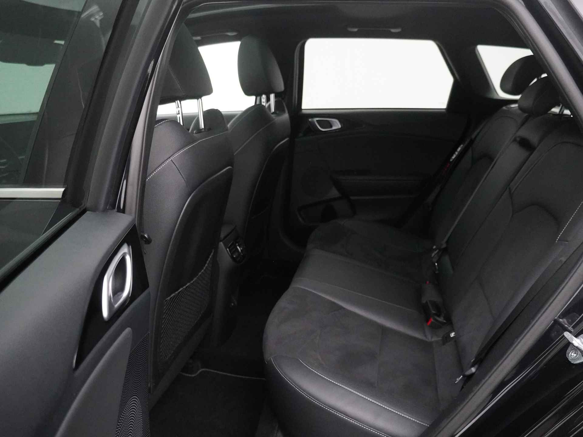 Kia Ceed Sportswagon 1.5 T-GDi GT-Line - Automaat - Panorama dak - Stoel en stuurwiel verwarming - Android Auto/Apple CarPlay - Elektrische achterklep - Fabrieksgarantie tot 02-2029 - 34/49