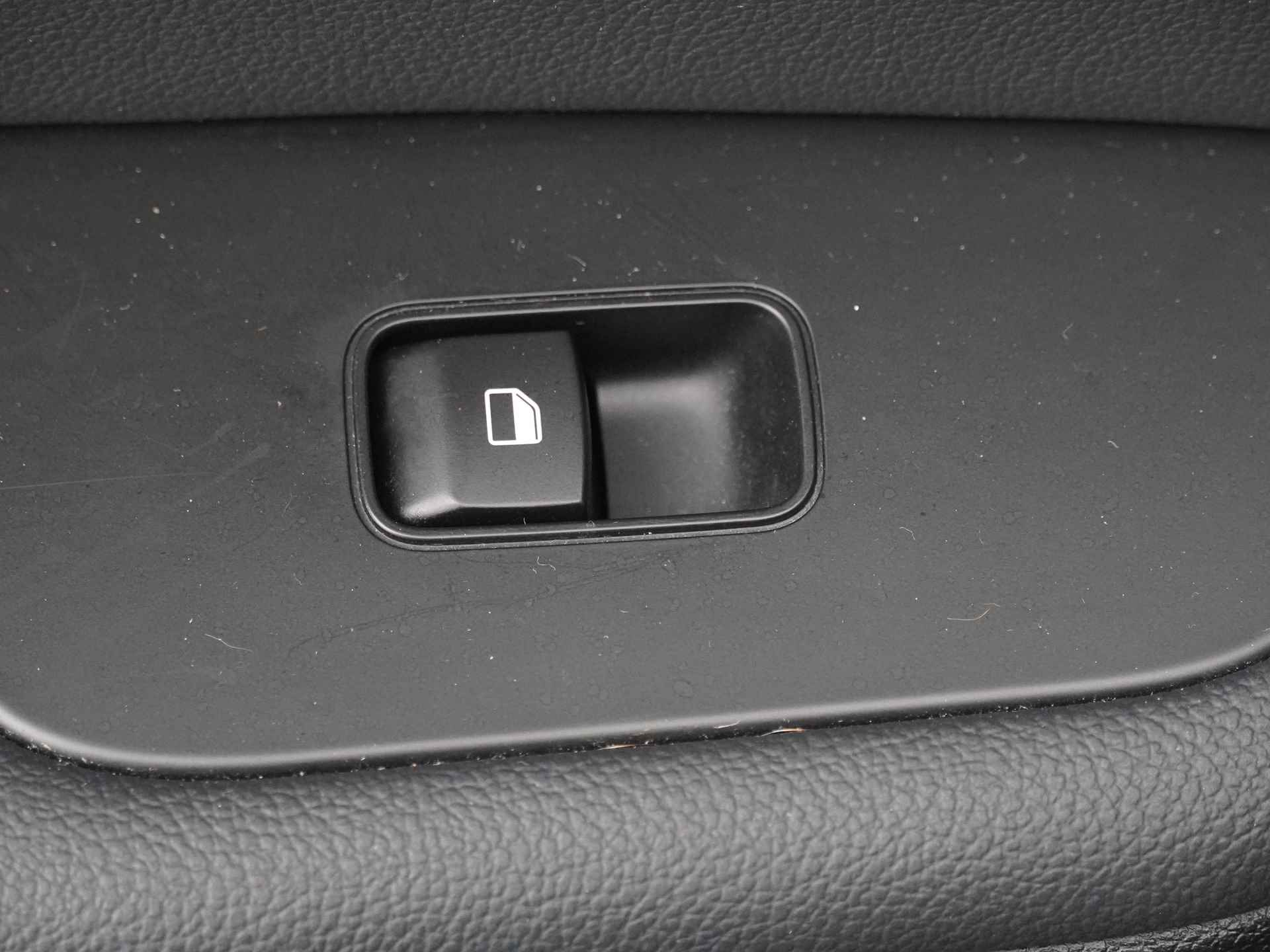 Kia Ceed Sportswagon 1.5 T-GDi GT-Line - Automaat - Panorama dak - Stoel en stuurwiel verwarming - Android Auto/Apple CarPlay - Elektrische achterklep - Fabrieksgarantie tot 02-2029 - 35/49