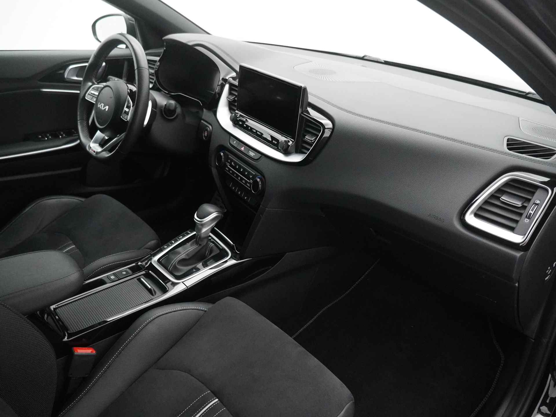 Kia Ceed Sportswagon 1.5 T-GDi GT-Line - Automaat - Panorama dak - Stoel en stuurwiel verwarming - Android Auto/Apple CarPlay - Elektrische achterklep - Fabrieksgarantie tot 02-2029 - 40/49