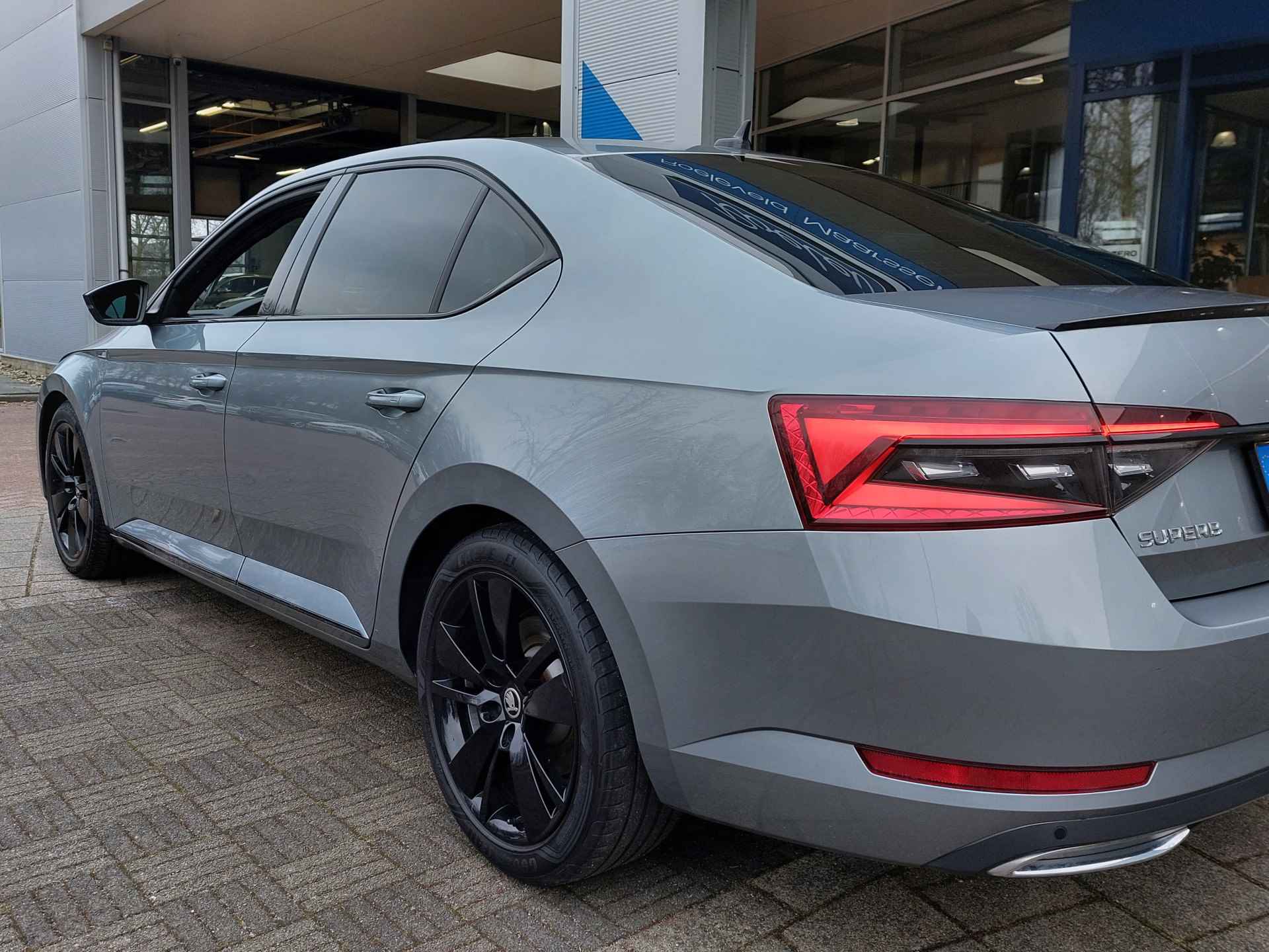 Škoda Superb 1.5 TSI ACT 150pk DSG Sportline Business | Navi + Apple Carplay+Android Auto | Clima | Cruise | Keyless Entry | Led Koplampen | Pdc V+A+Camera | Stoelverwarming | Privacy Glass | 18''lm - 45/54