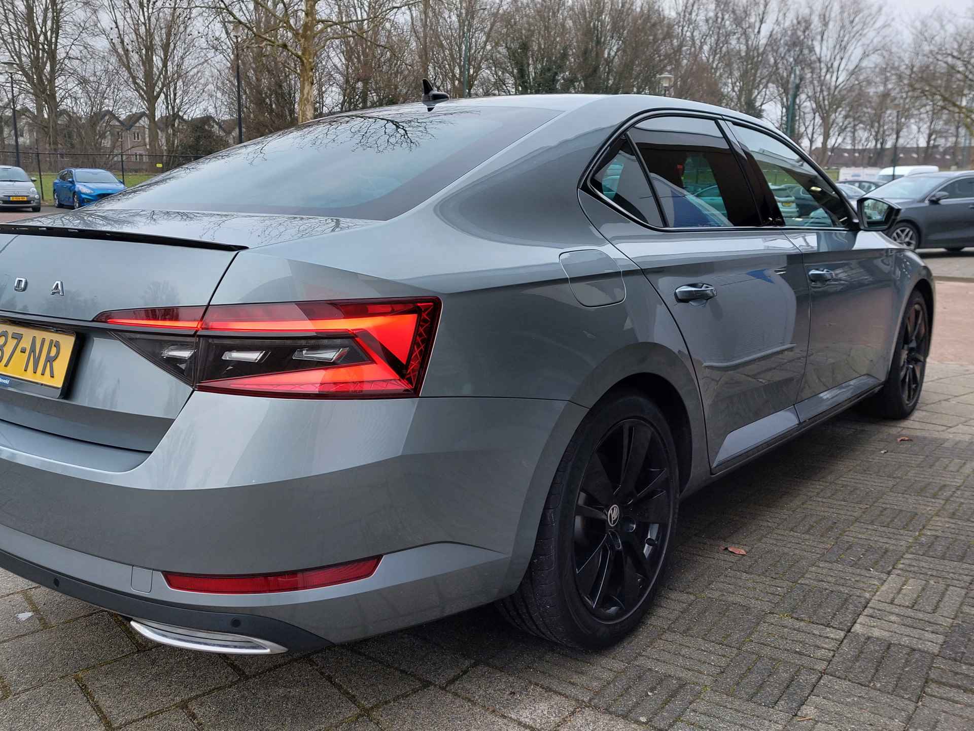 Škoda Superb 1.5 TSI ACT 150pk DSG Sportline Business | Navi + Apple Carplay+Android Auto | Clima | Cruise | Keyless Entry | Led Koplampen | Pdc V+A+Camera | Stoelverwarming | Privacy Glass | 18''lm - 48/54