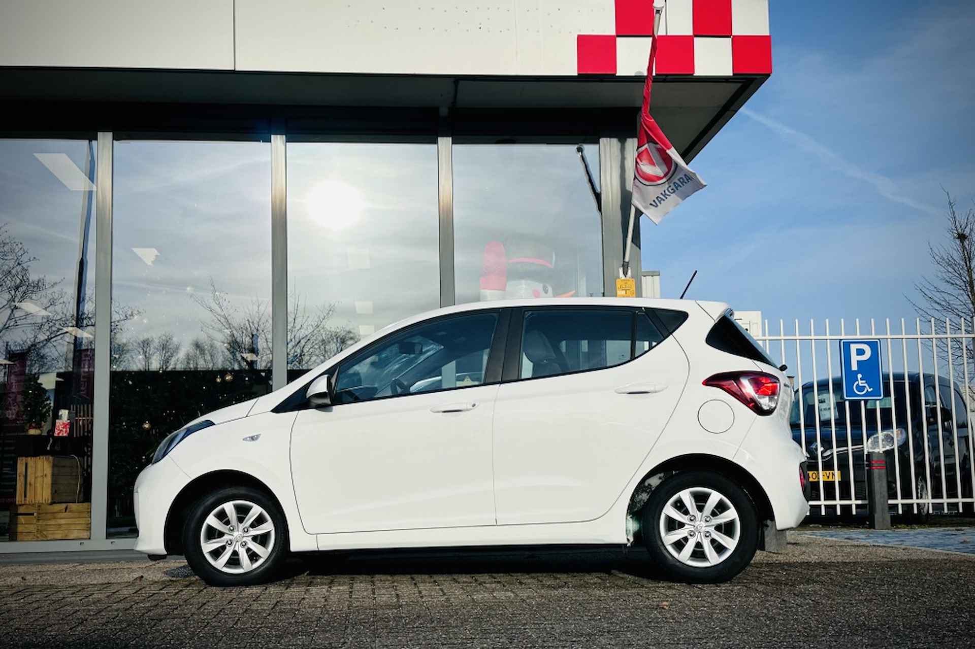 Hyundai i10 1.0i Go! APPLE + ANDROID / CRUISE / CLIMA - 5/24