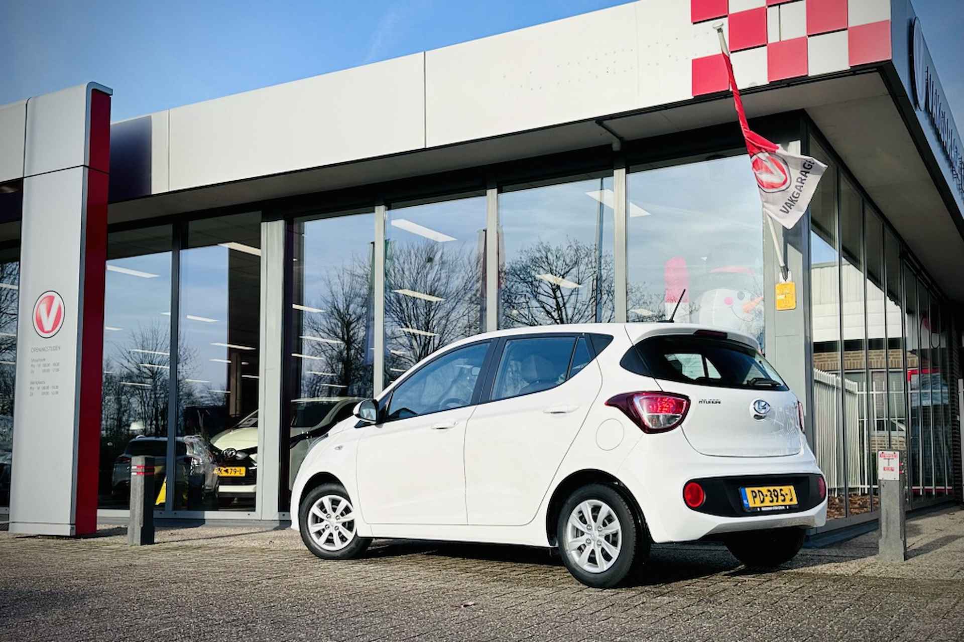 Hyundai i10 1.0i Go! APPLE + ANDROID / CRUISE / CLIMA - 6/24