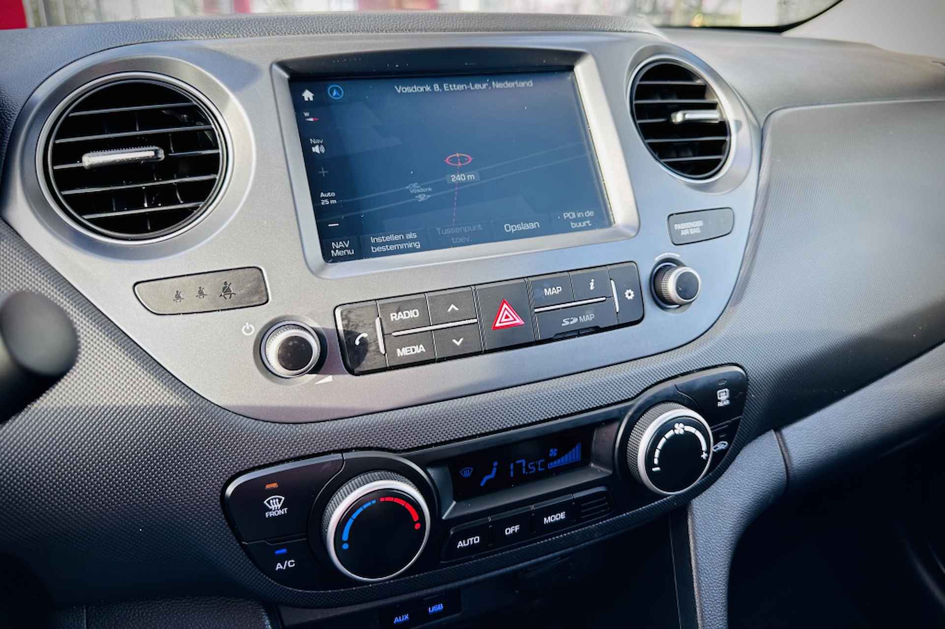 Hyundai i10 1.0i Go! APPLE + ANDROID / CRUISE / CLIMA - 17/24