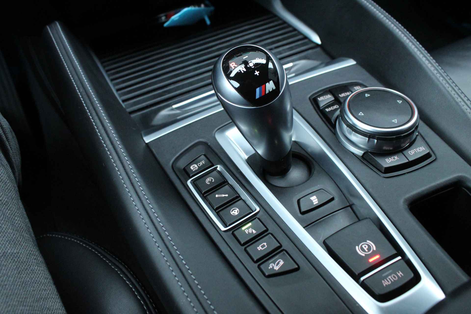 BMW X6 M 4.4 V8 576pk Automaat NL-Auto NAP Clima Cruise Navi B&O Softclose HUD Standkachel Leder Trekhaak 2950kg - 17/40